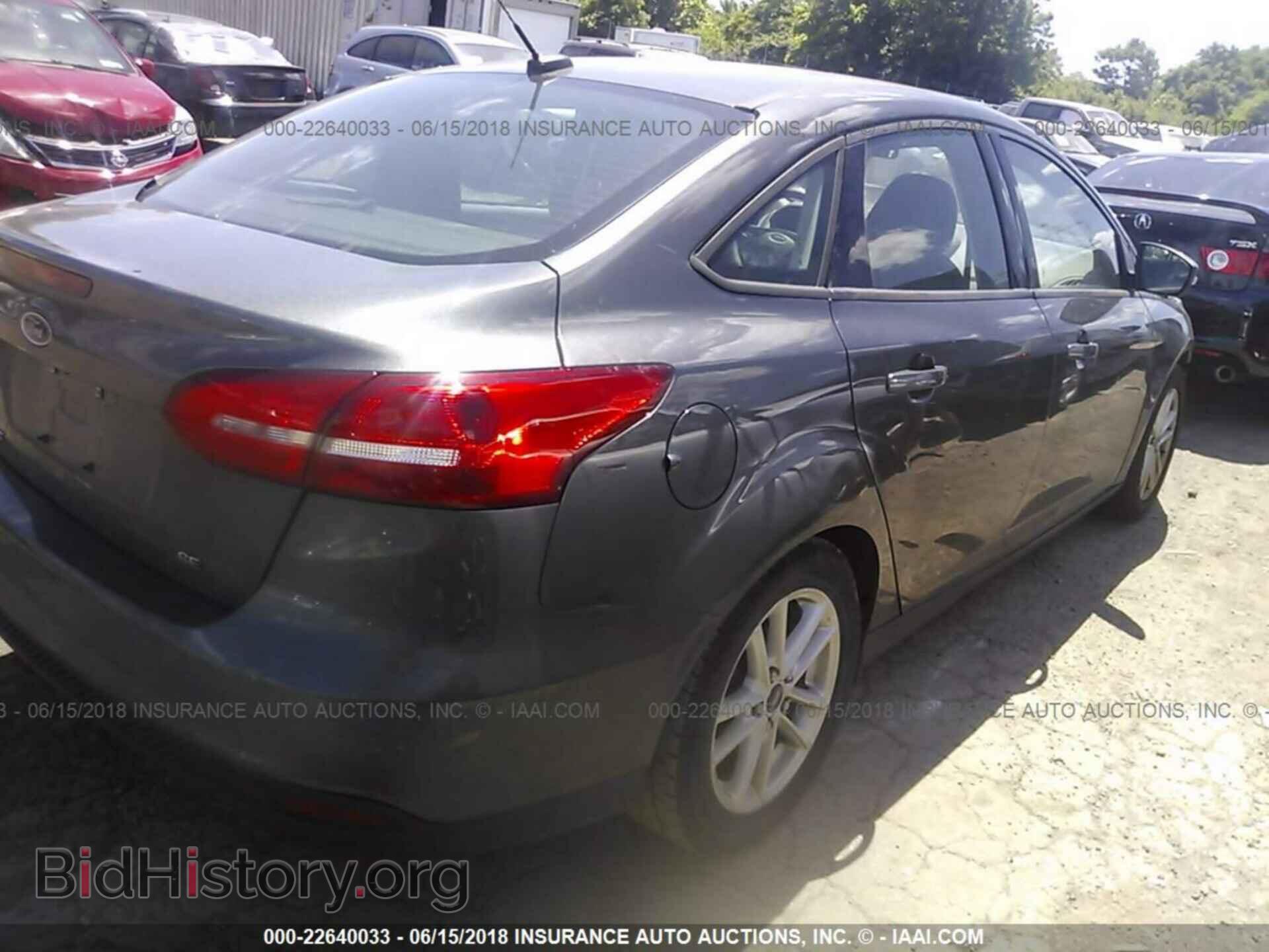 2015 Ford Focus - VIN: 1FADP3F2XFL289585 - Photo 4