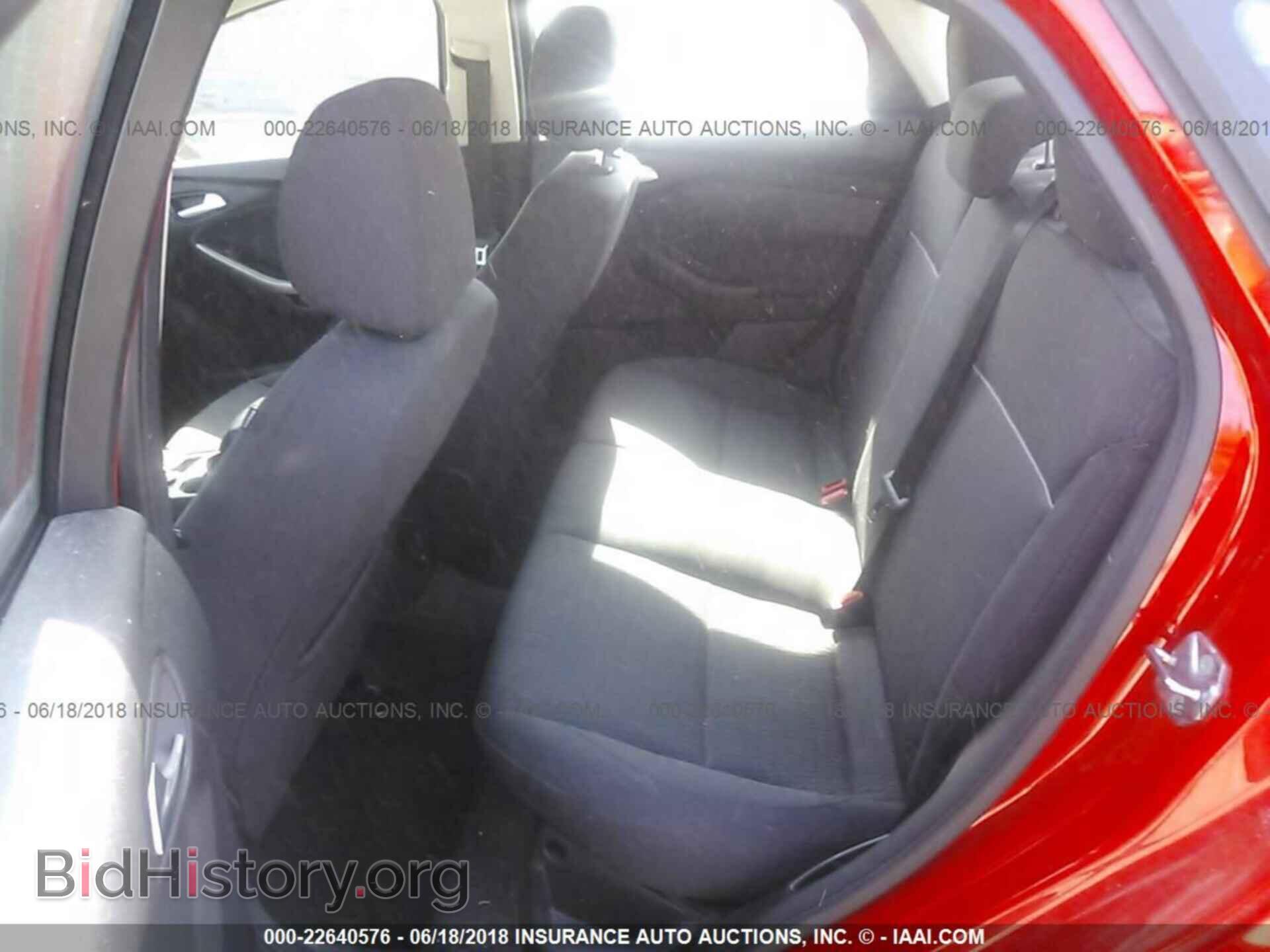 2012 Ford Focus - VIN: 1FAHP3H22CL404027 - Photo 8