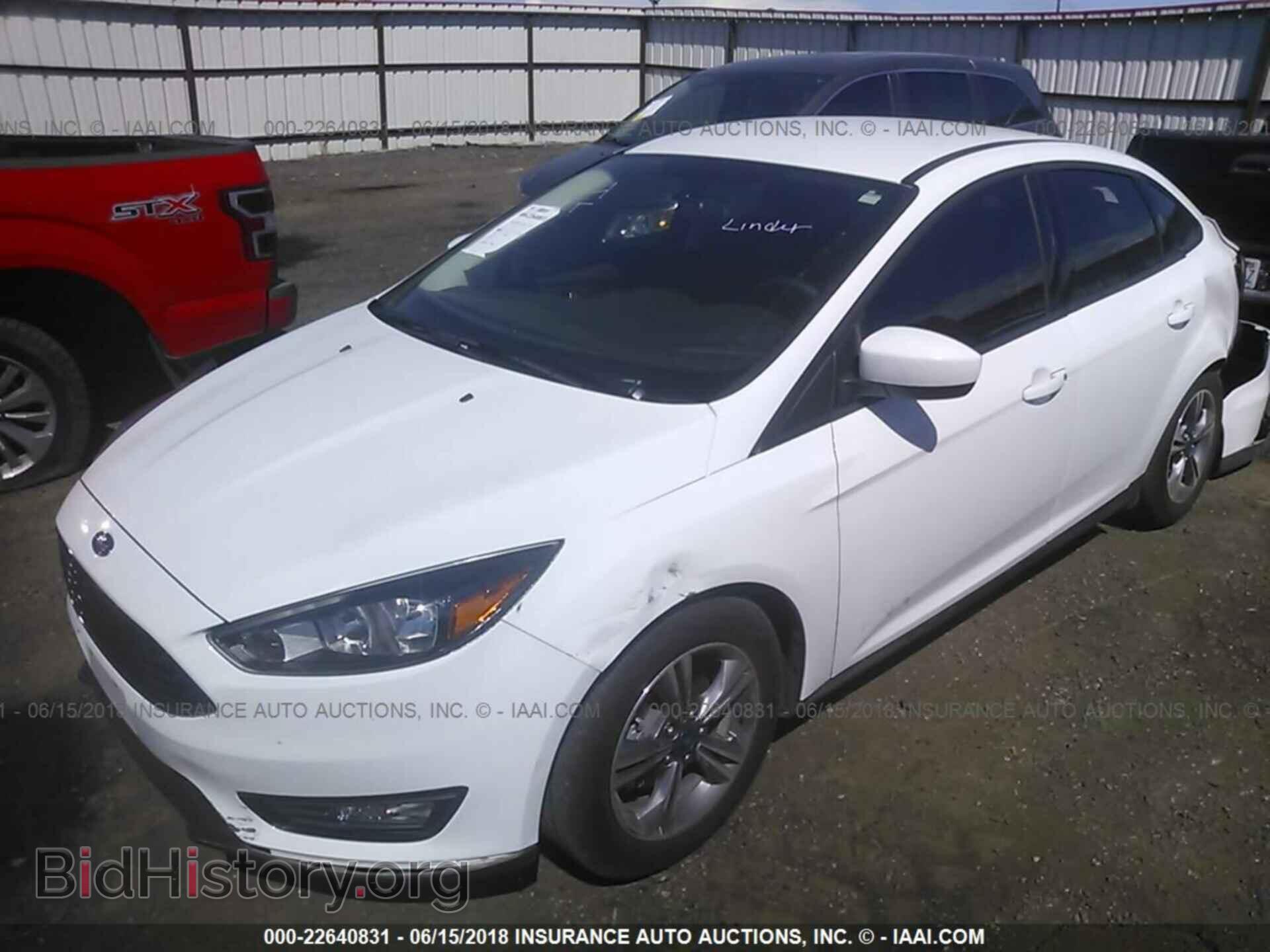 2018 Ford Focus - VIN: 1FADP3FE9JL241501 - Фото 2