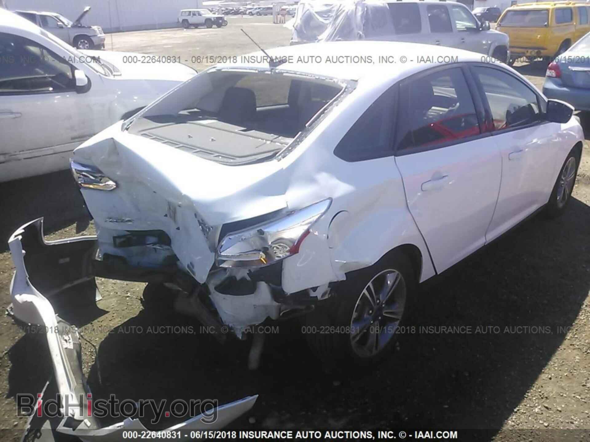 2018 Ford Focus - VIN: 1FADP3FE9JL241501 - Фото 4