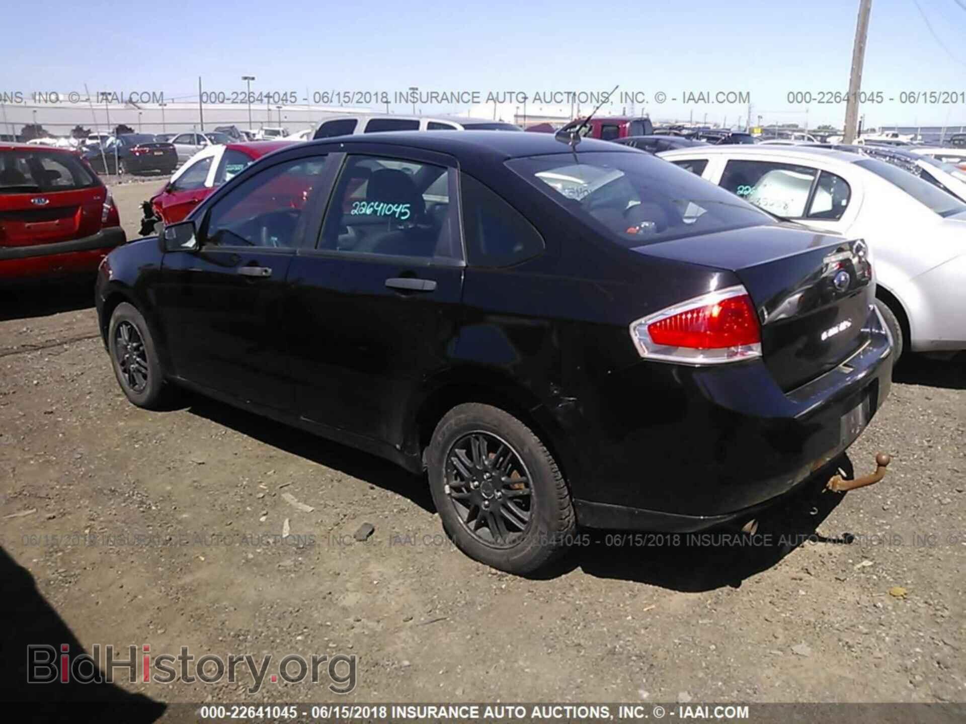 2011 Ford Focus - VIN: 1FAHP3FN7BW111105 - Фото 3