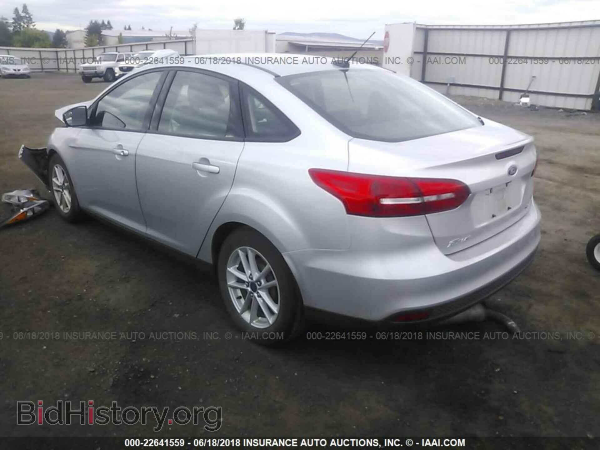 2015 Ford Focus - VIN: 1FADP3F2XFL249670 - Photo 3