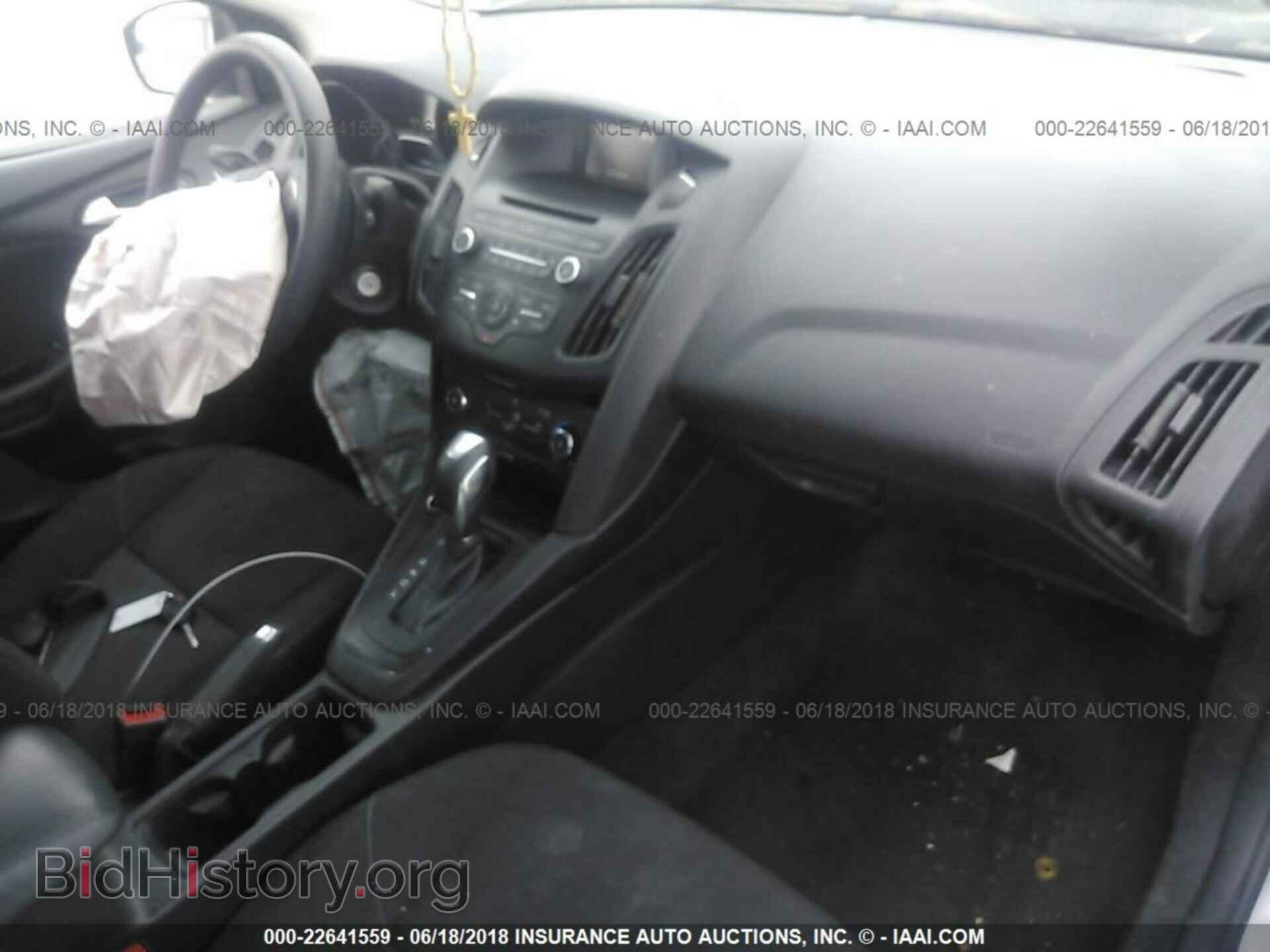 2015 Ford Focus - VIN: 1FADP3F2XFL249670 - Photo 5