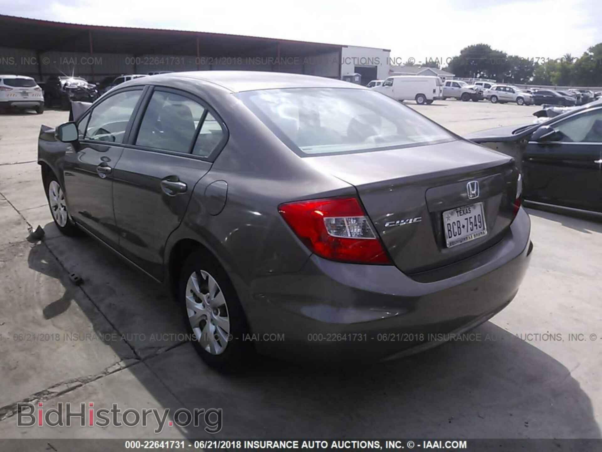 2012 Honda Civic - VIN: 2HGFB2F56CH577992 - Photo 3