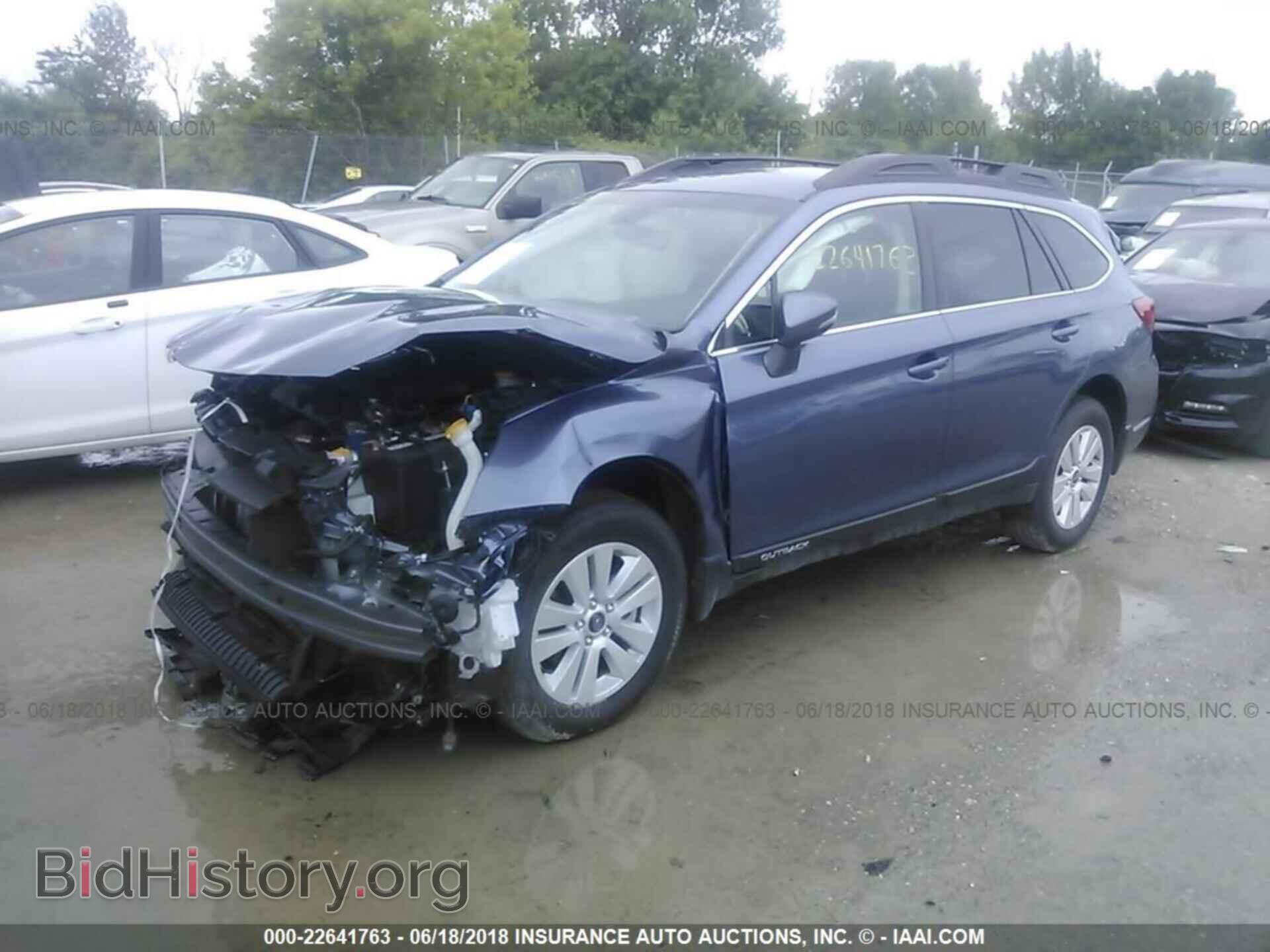2018 Subaru Outback - VIN: 4S4BSAFC5J3304348 - Фото 2