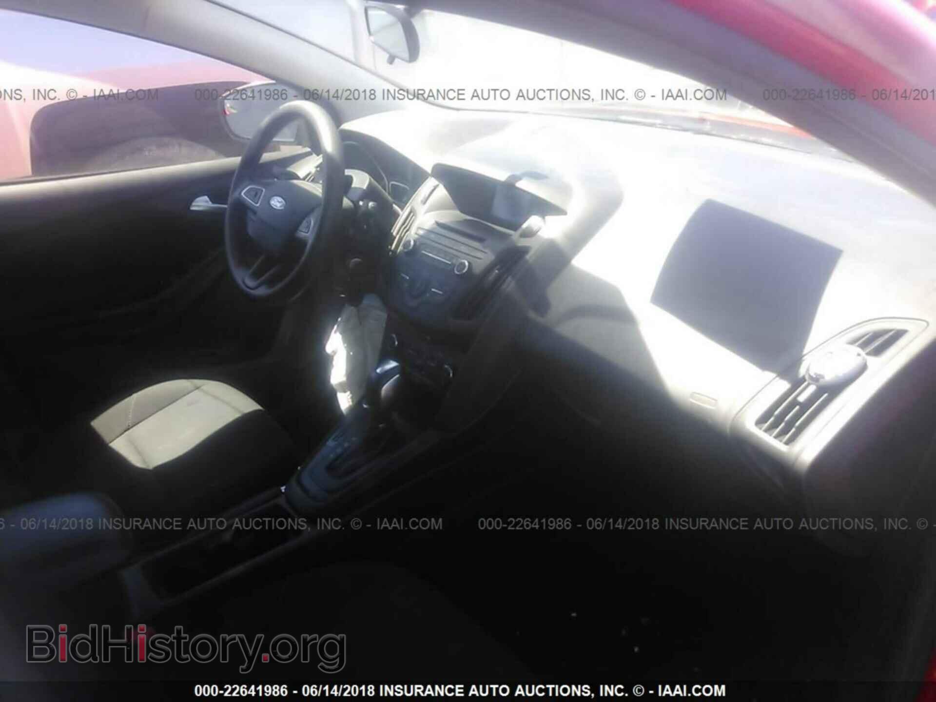 2016 Ford Focus - VIN: 1FADP3K24GL338979 - Photo 5