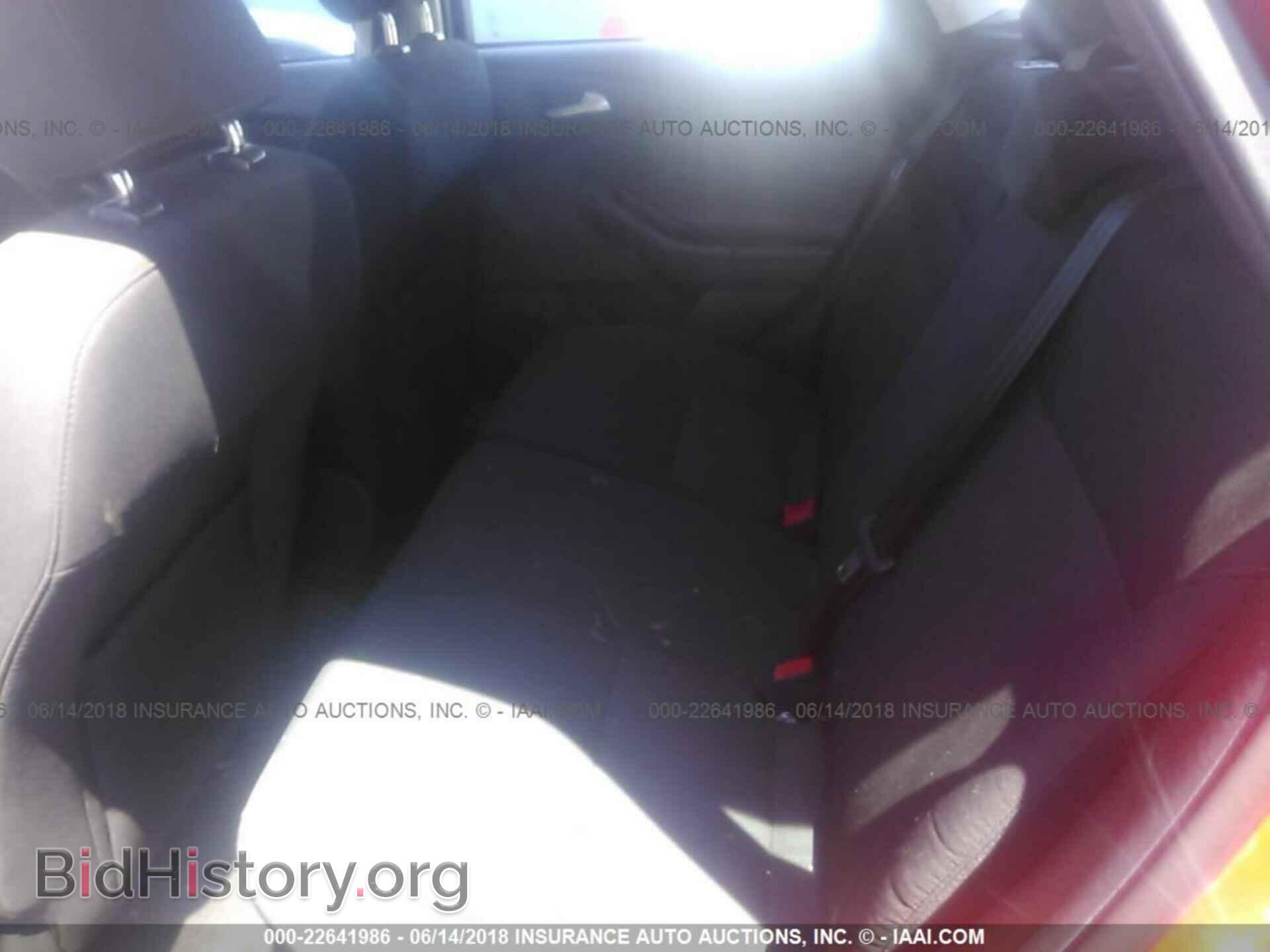 2016 Ford Focus - VIN: 1FADP3K24GL338979 - Photo 8