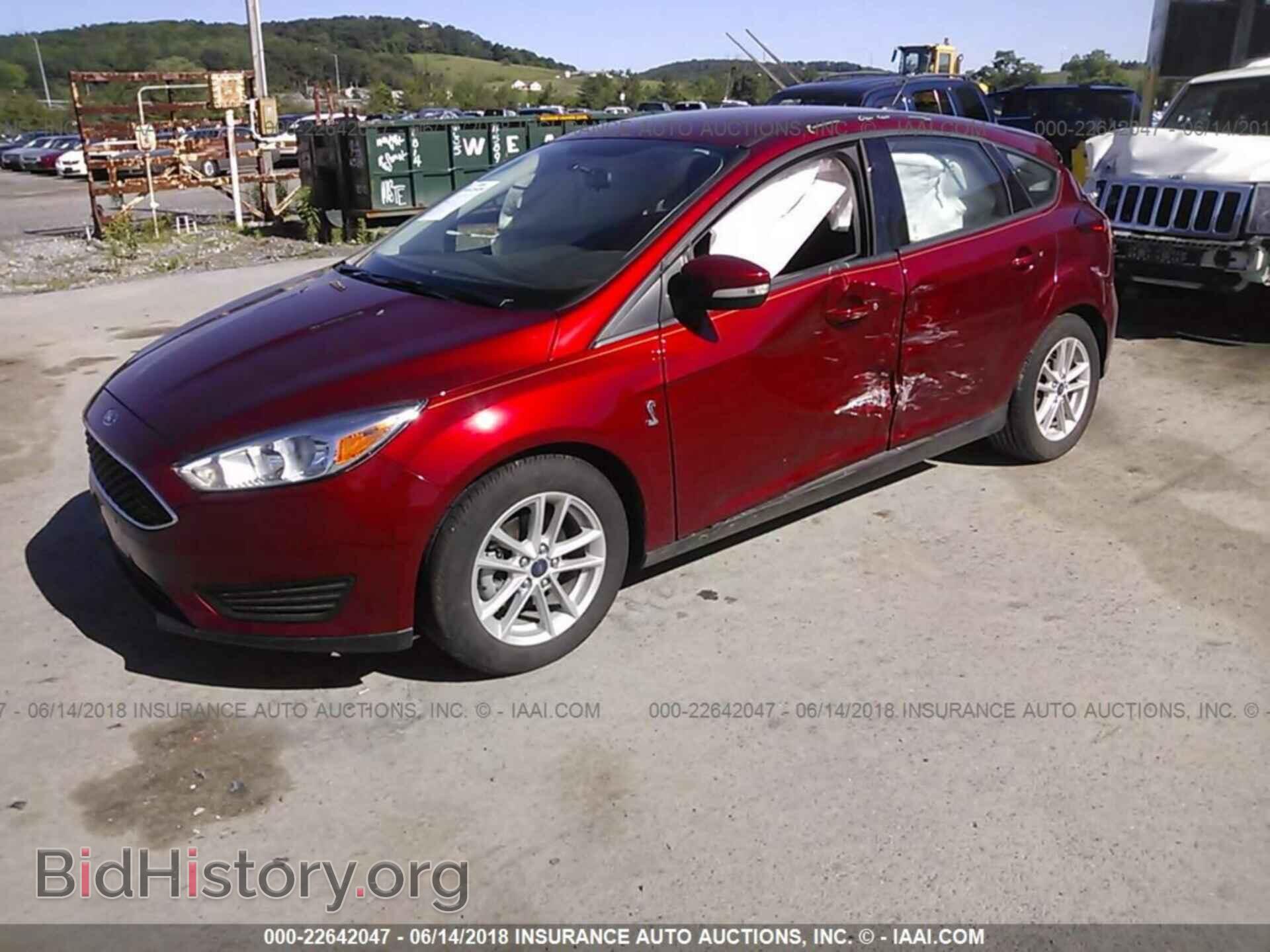 2017 Ford Focus - VIN: 1FADP3K27HL302320 - Фото 2