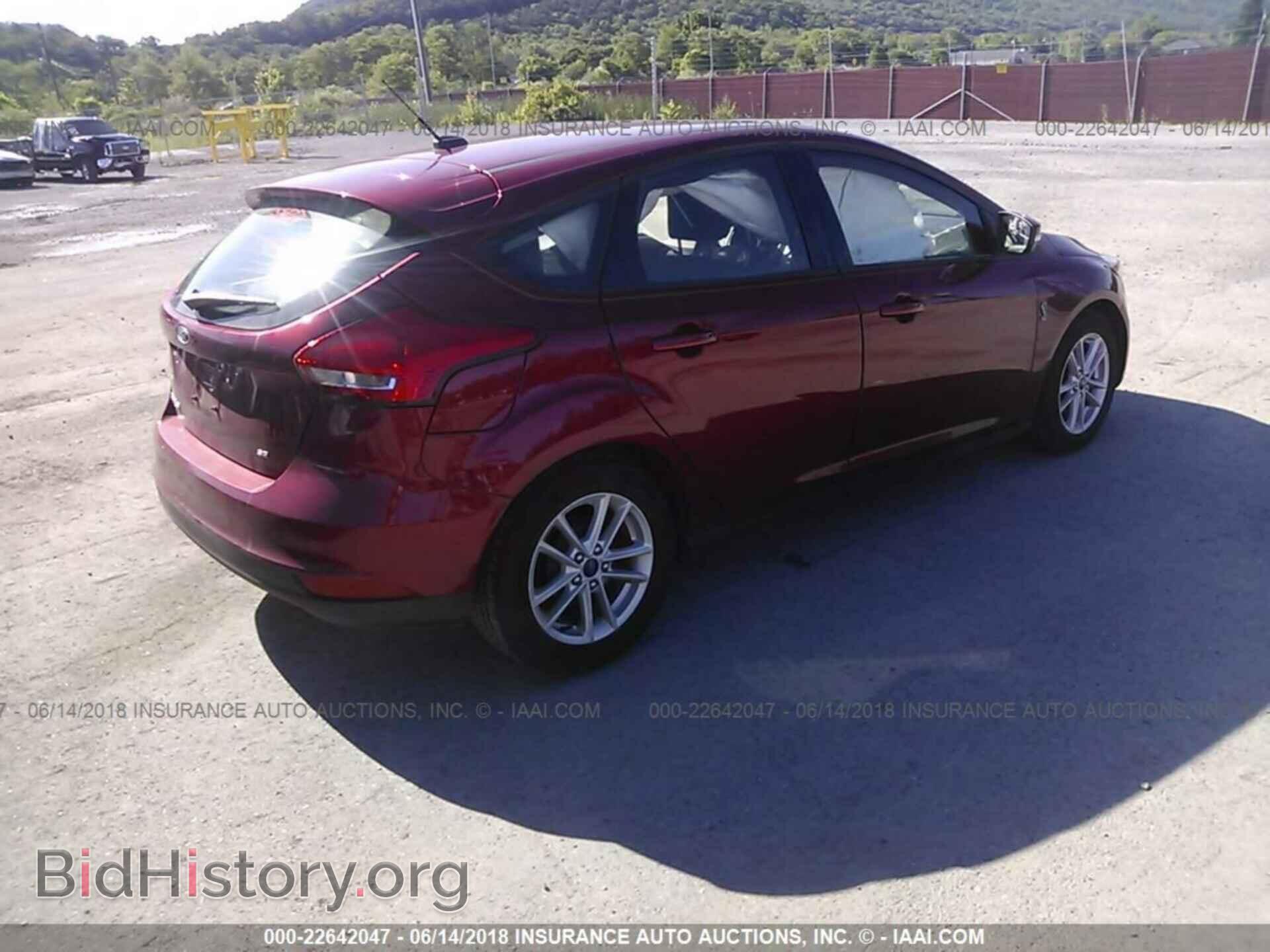 2017 Ford Focus - VIN: 1FADP3K27HL302320 - Фото 4