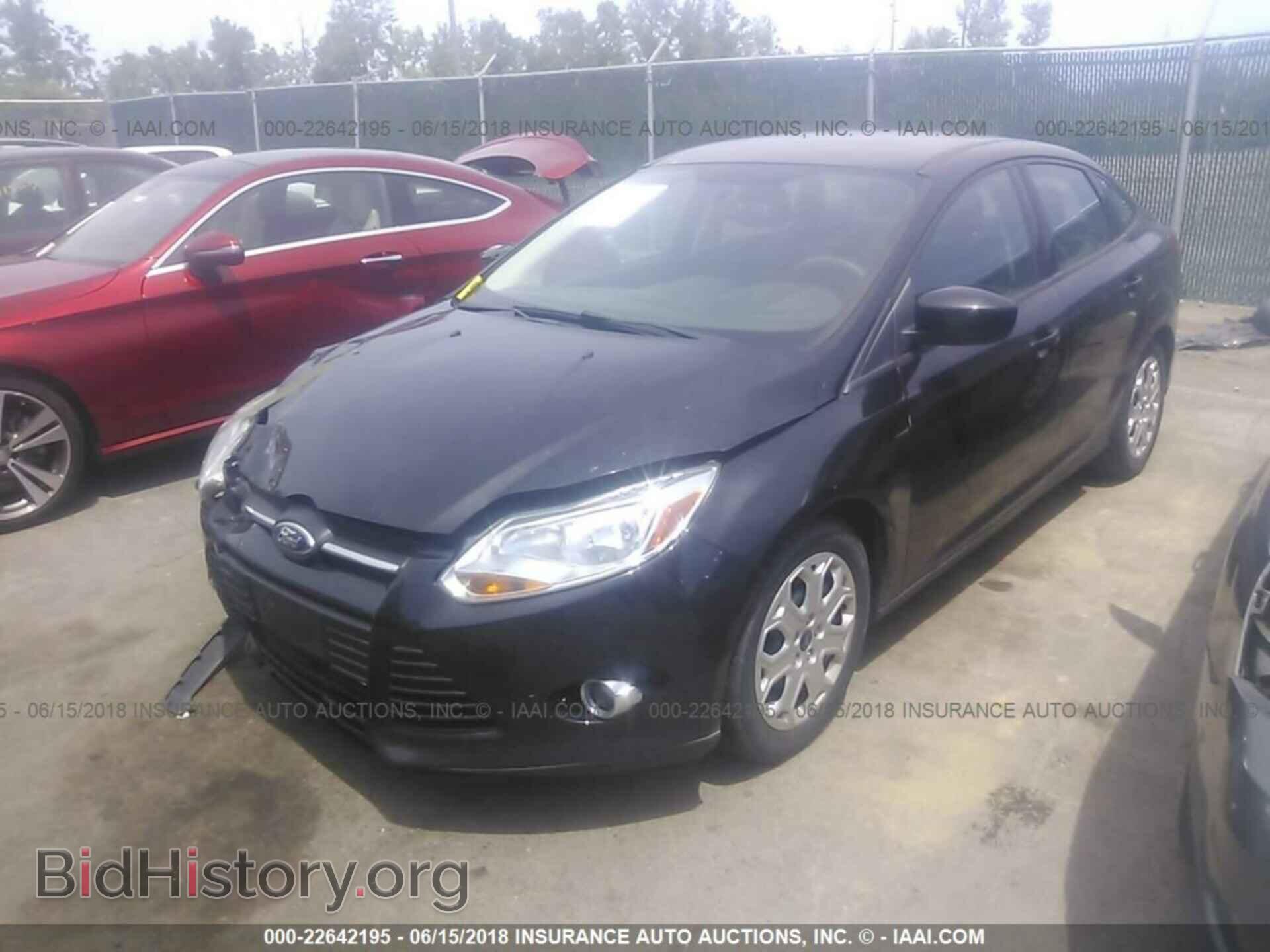 2012 Ford Focus - VIN: 1FAHP3F23CL370294 - Photo 2