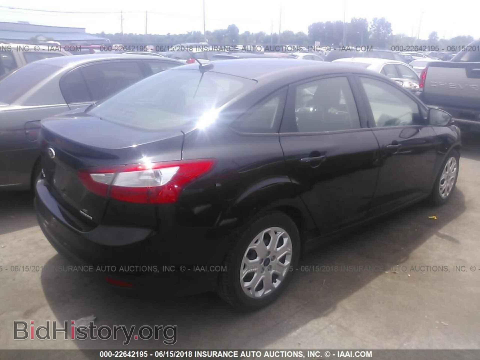 2012 Ford Focus - VIN: 1FAHP3F23CL370294 - Photo 4