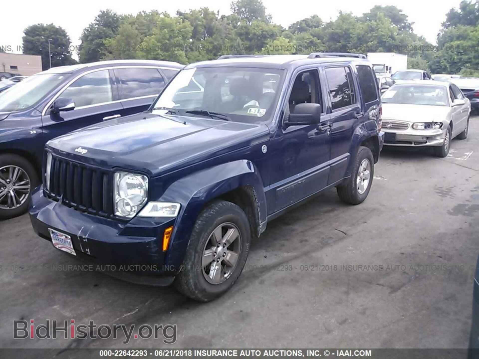 2012 Jeep Liberty - VIN: 1C4PJMAKXCW136818 - Фото 2