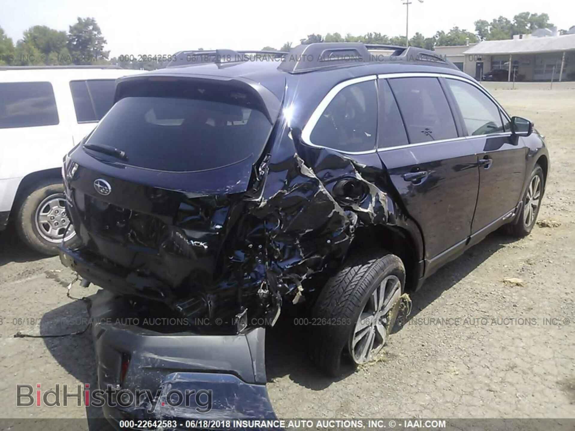 2018 Subaru Outback - VIN: 4S4BSANC4J3344017 - Фото 4