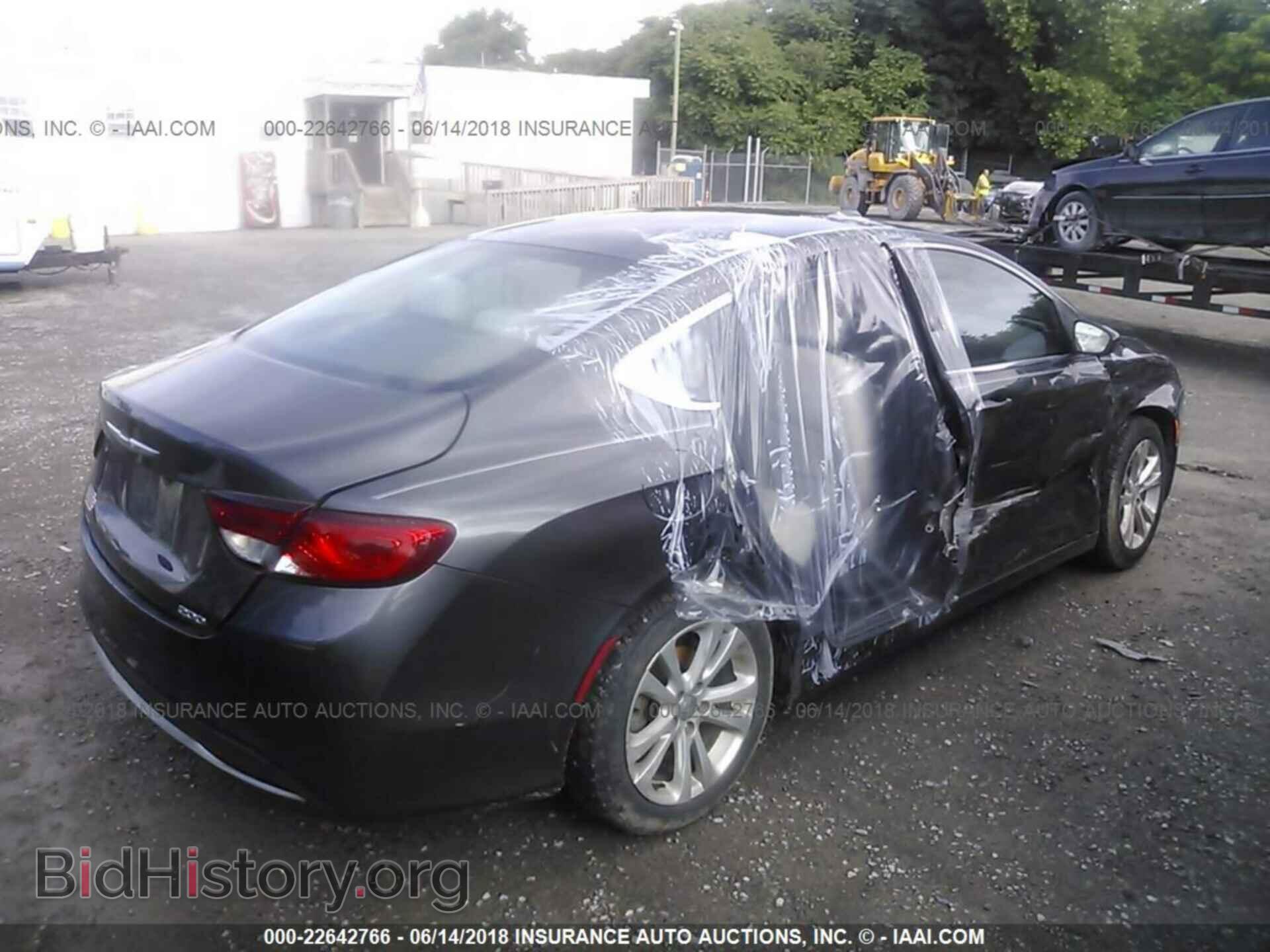 2015 Chrysler 200 - VIN: 1C3CCCAB7FN579641 - Photo 4