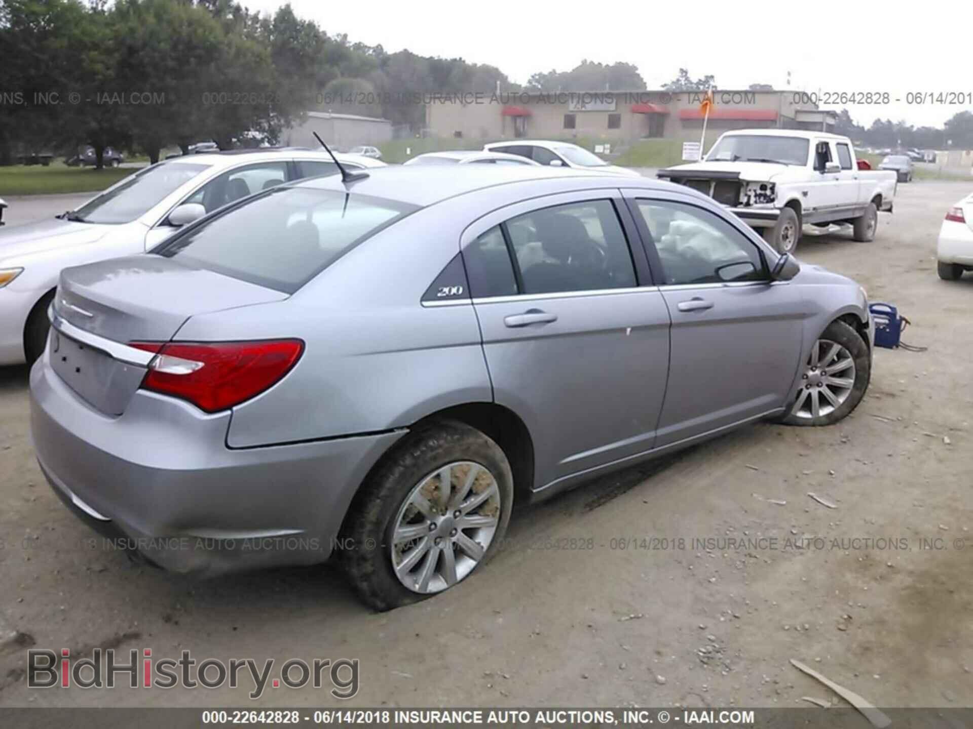 2013 Chrysler 200 - VIN: 1C3CCBBB1DN618245 - Фото 4