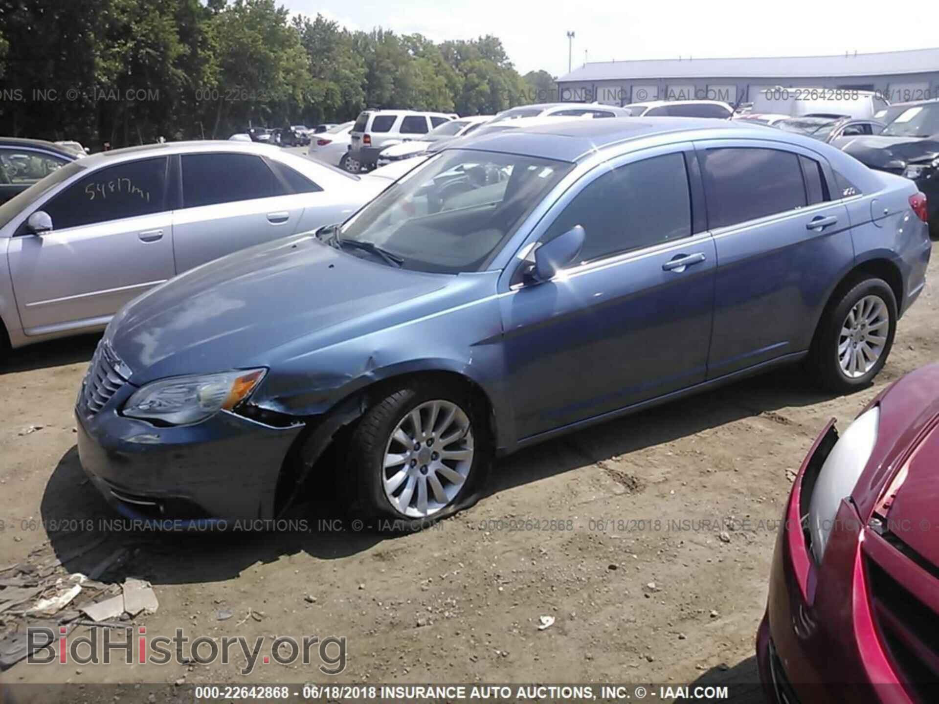 2011 Chrysler 200 - VIN: 1C3BC1FB1BN555208 - Фото 2