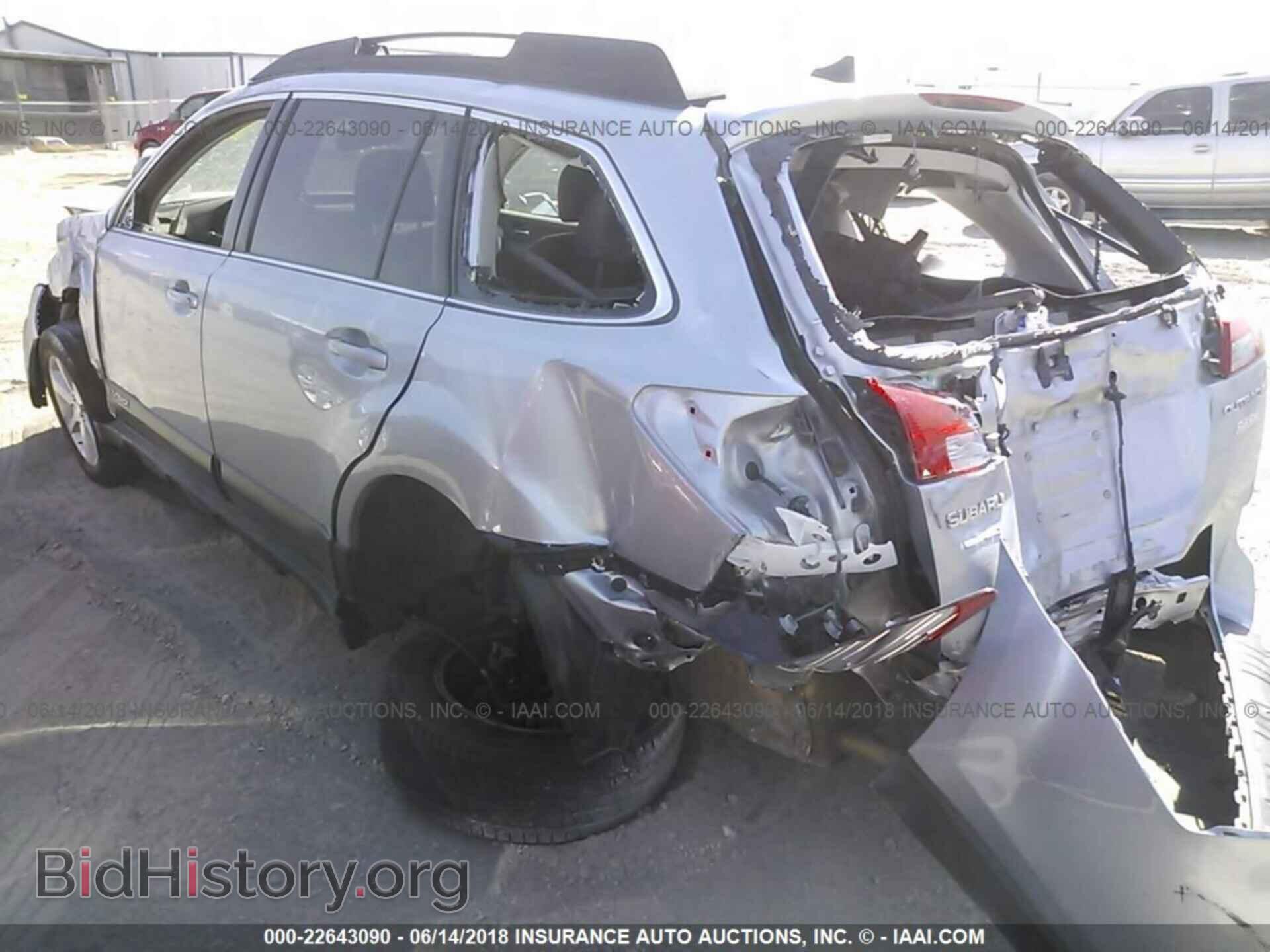 2013 Subaru Outback - VIN: 4S4BRBLC4D3307879 - Photo 3