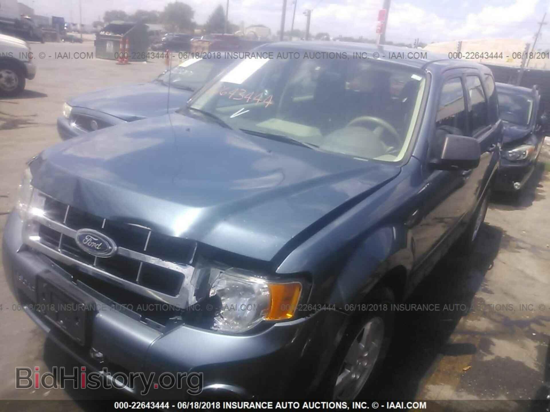 2011 Ford Escape - VIN: 1FMCU0C79BKB78602 - Фото 2