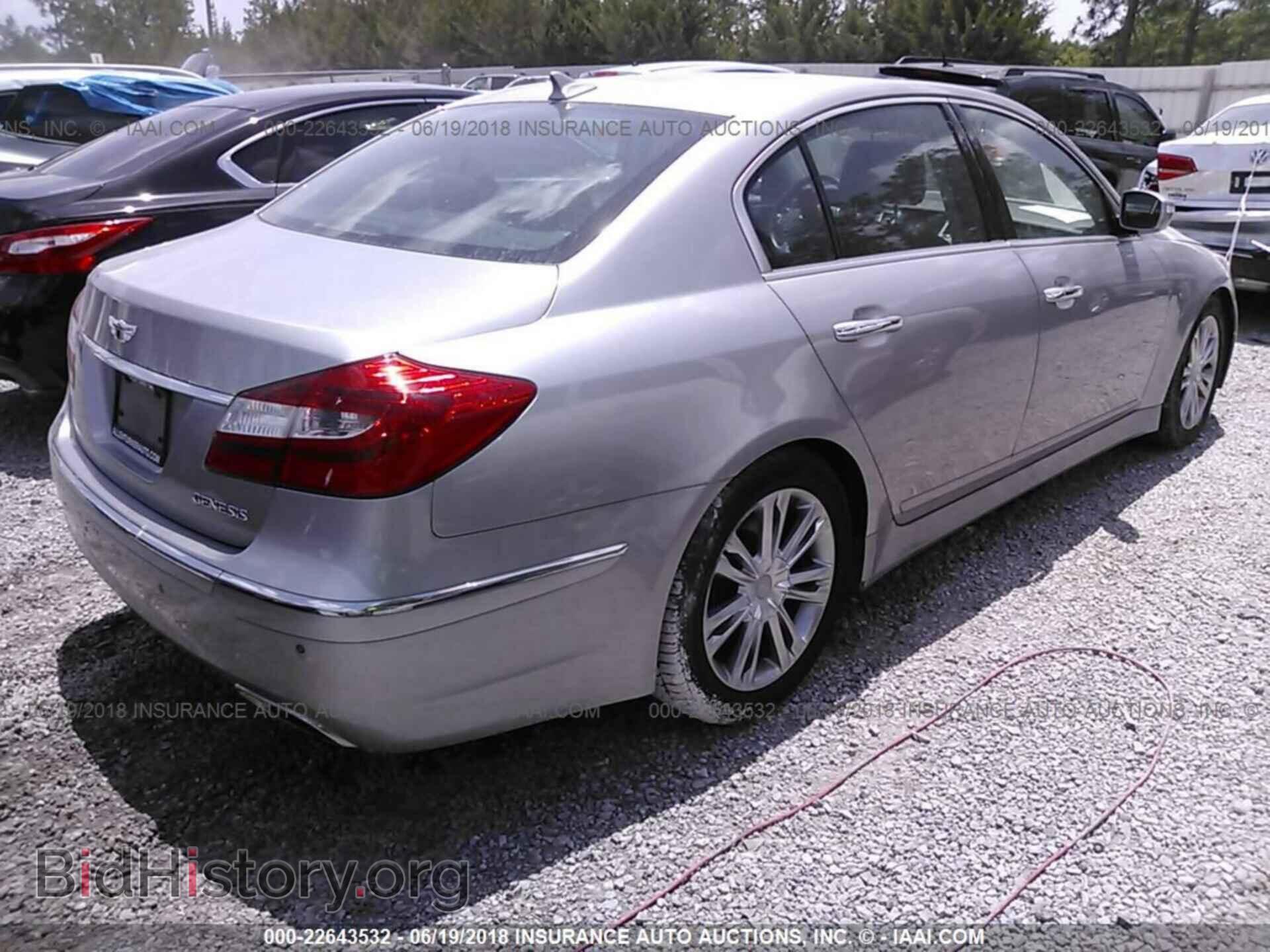 2012 Hyundai Genesis - VIN: KMHGC4DD7CU211652 - Фото 4