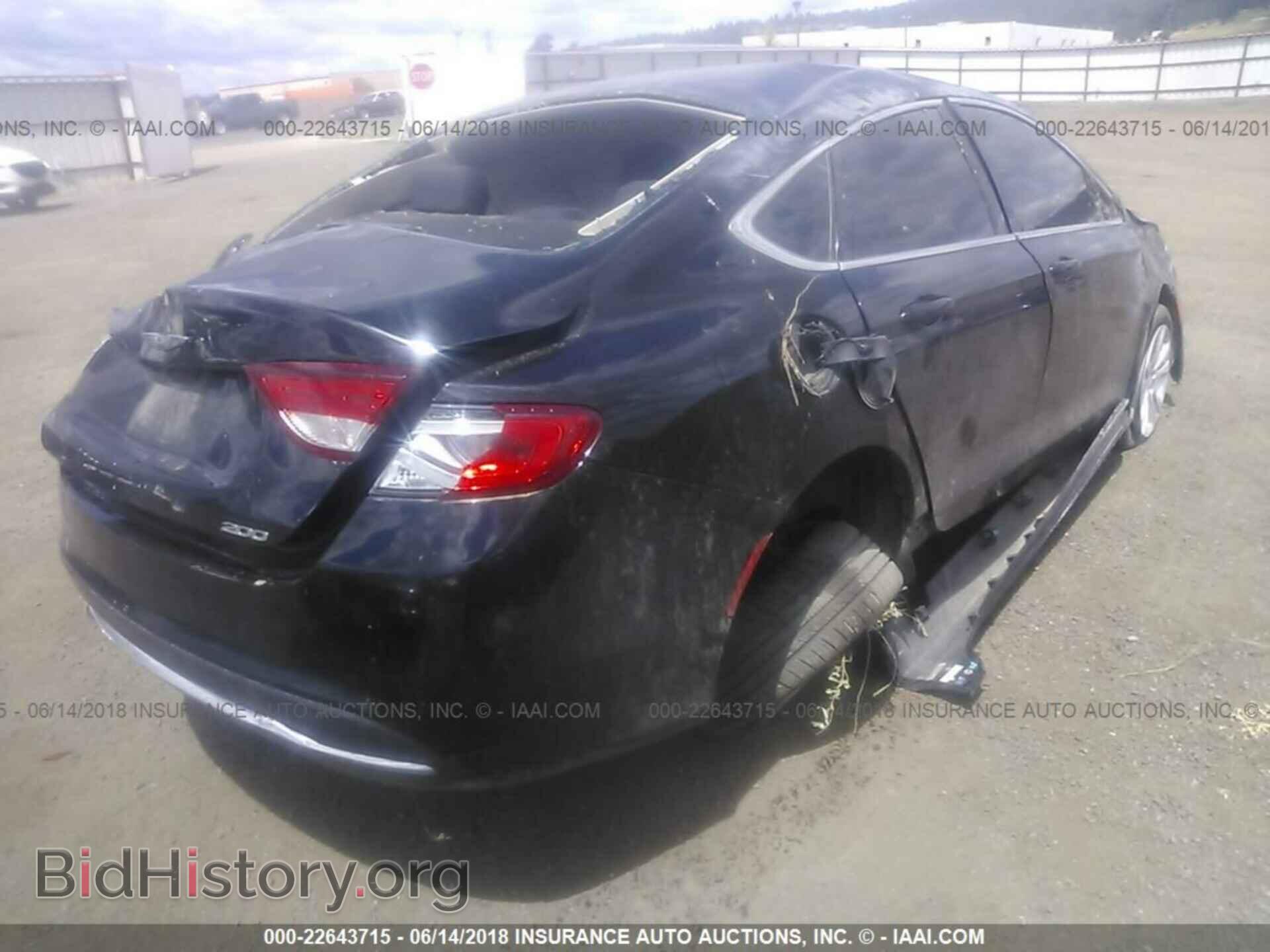 2015 Chrysler 200 - VIN: 1C3CCCAB0FN729590 - Photo 4