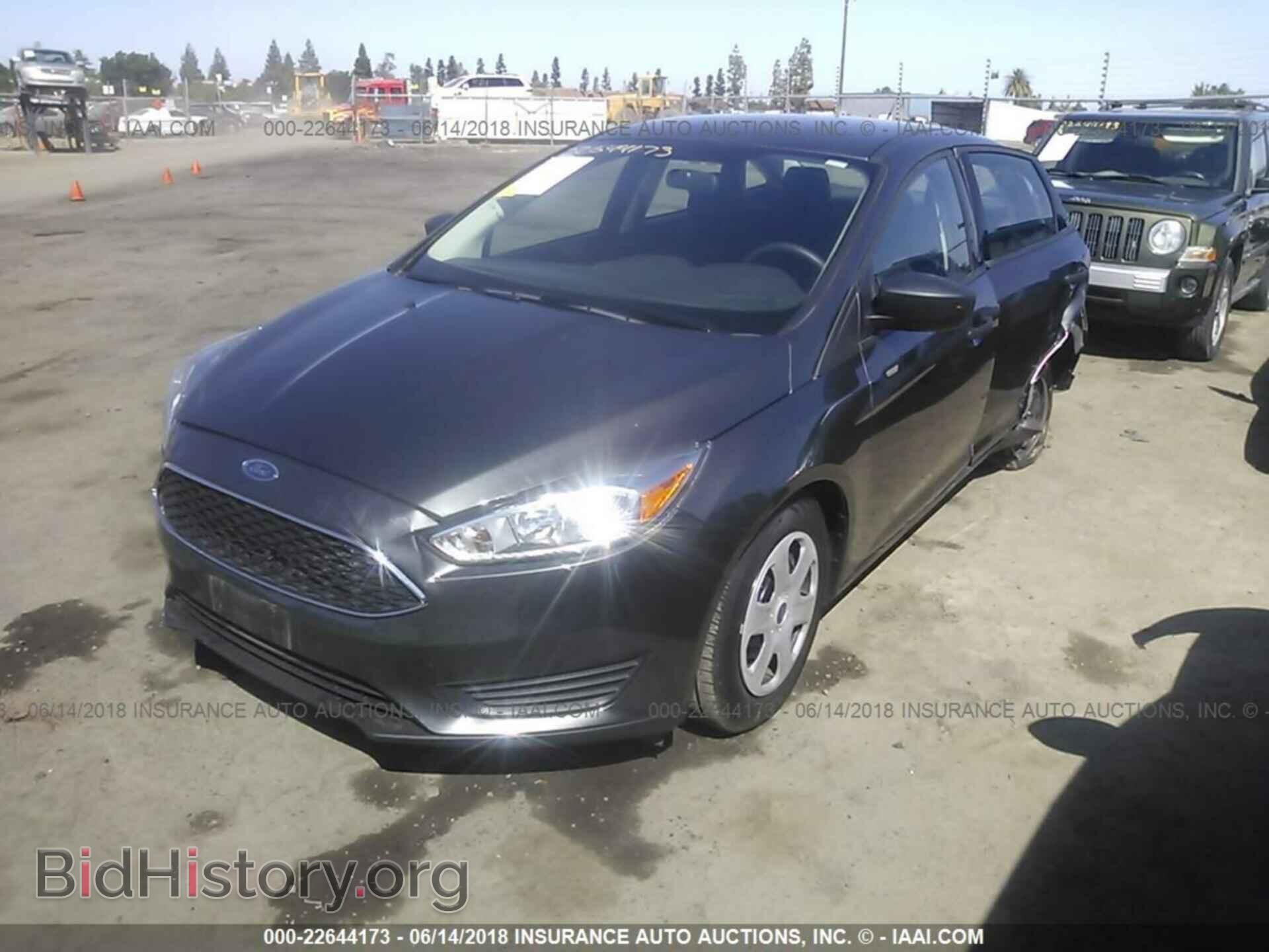 2017 Ford Focus - VIN: 1FADP3E2XHL236177 - Фото 2