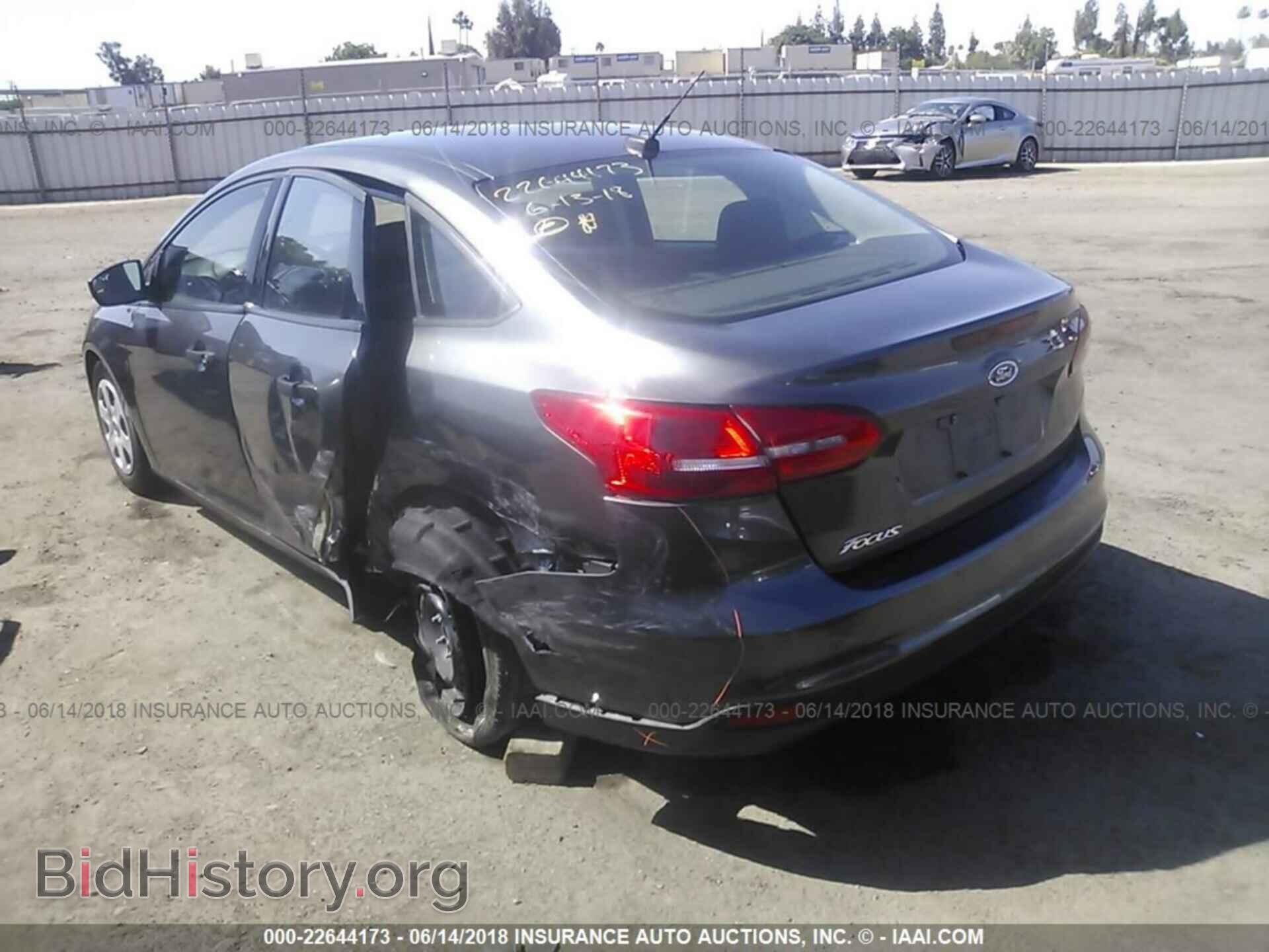 2017 Ford Focus - VIN: 1FADP3E2XHL236177 - Фото 3