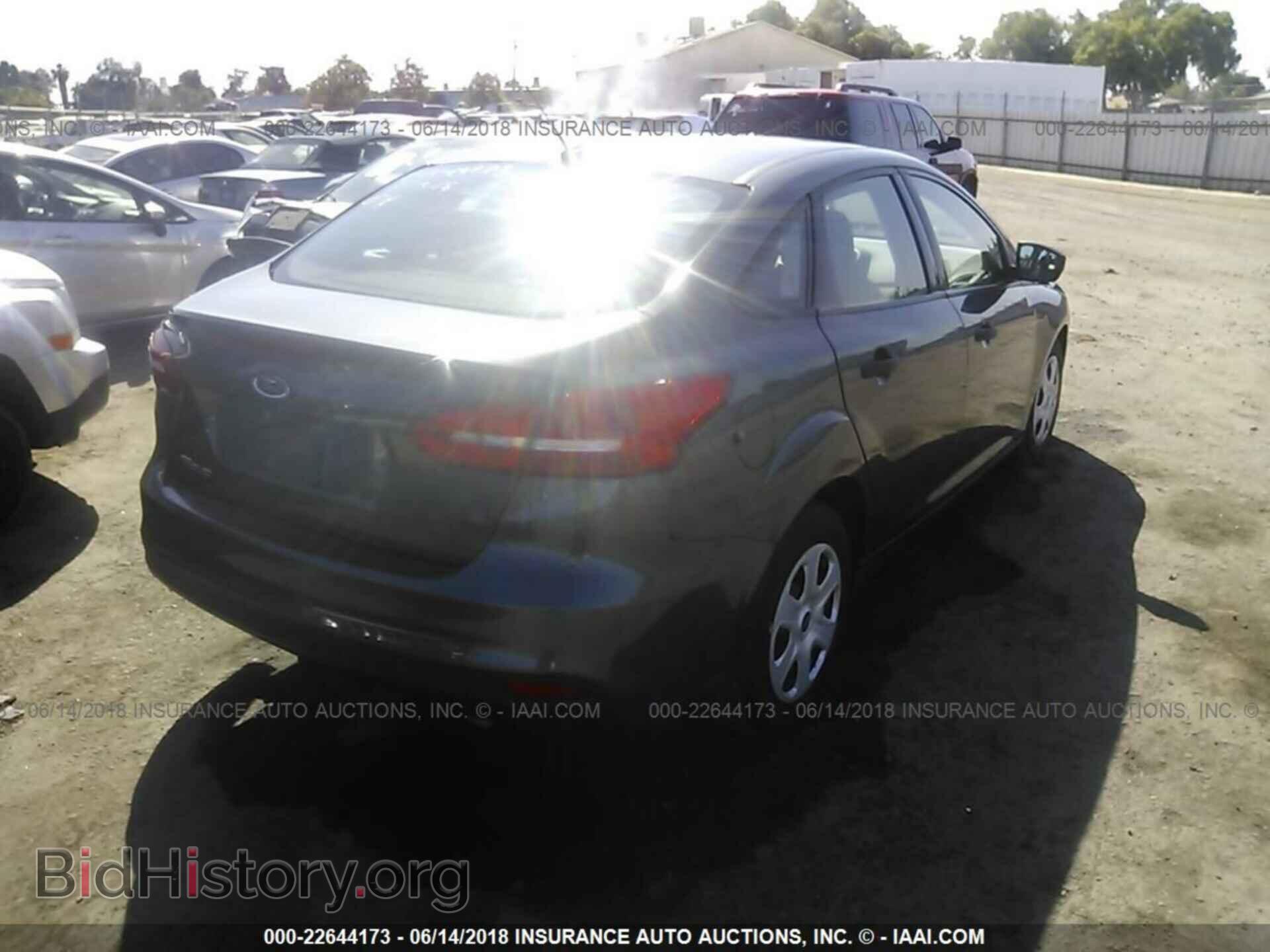 2017 Ford Focus - VIN: 1FADP3E2XHL236177 - Фото 4