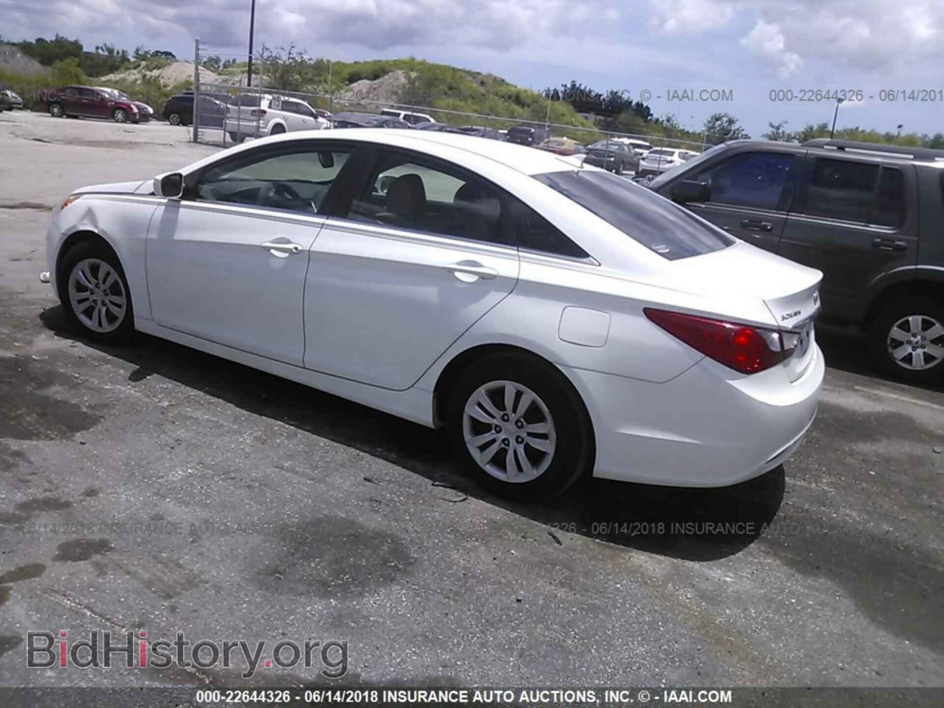 2012 Hyundai Sonata - VIN: 5NPEB4AC9CH445568 - Photo 3