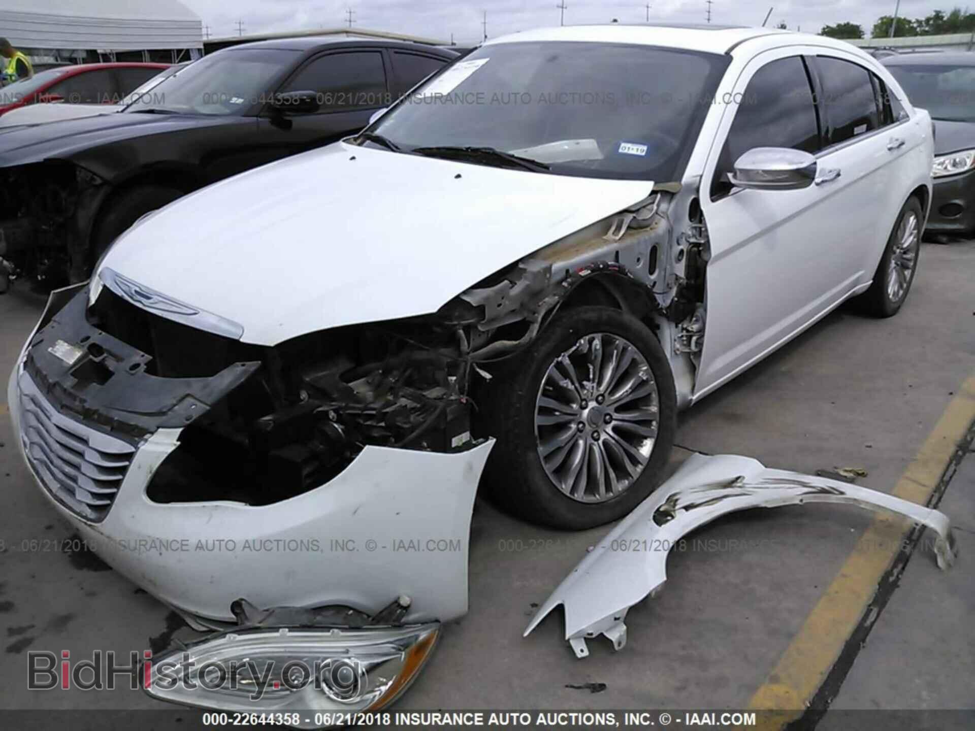 2012 Chrysler 200 - VIN: 1C3CCBCG3CN127894 - Photo 2
