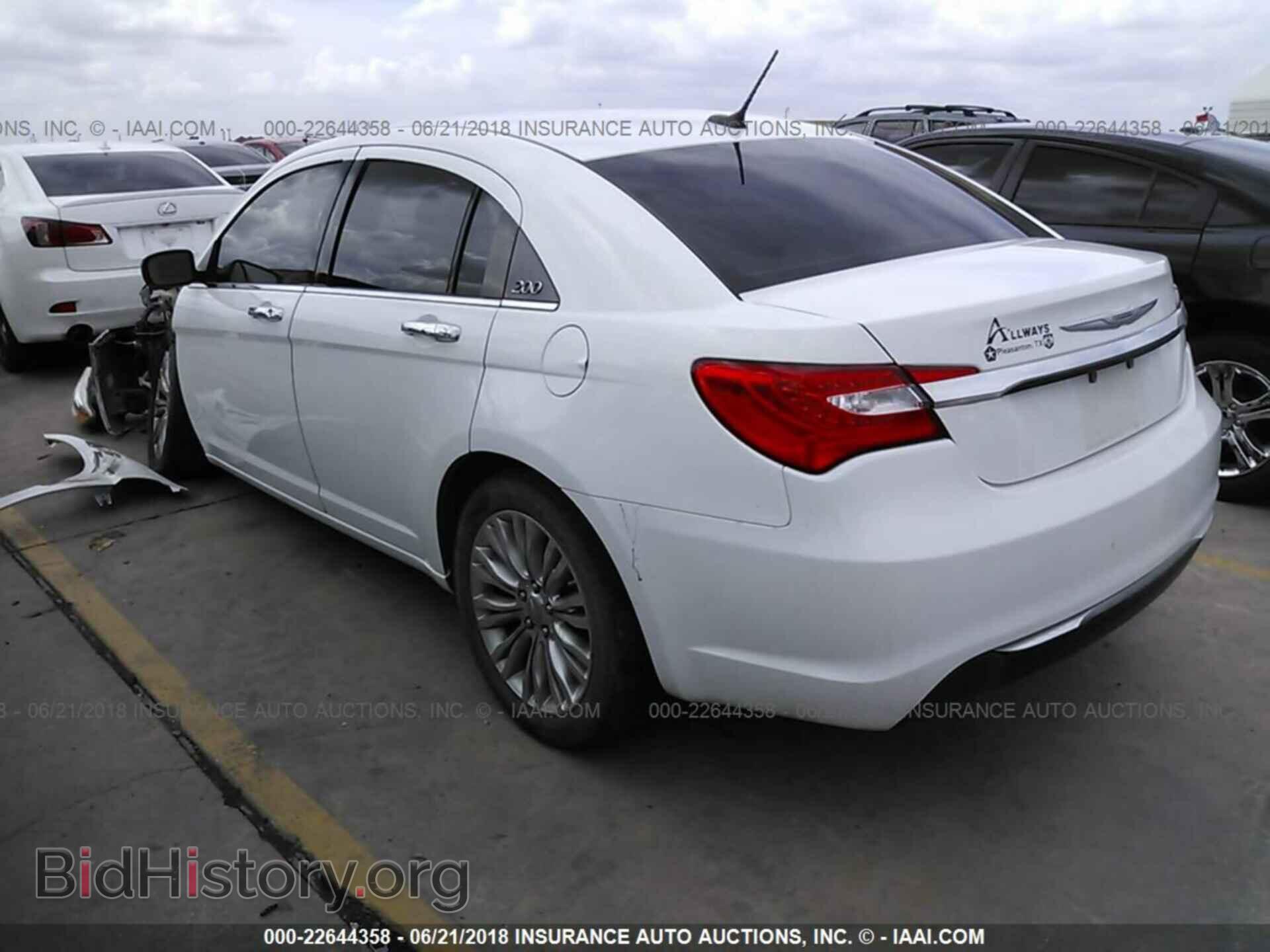 2012 Chrysler 200 - VIN: 1C3CCBCG3CN127894 - Photo 3
