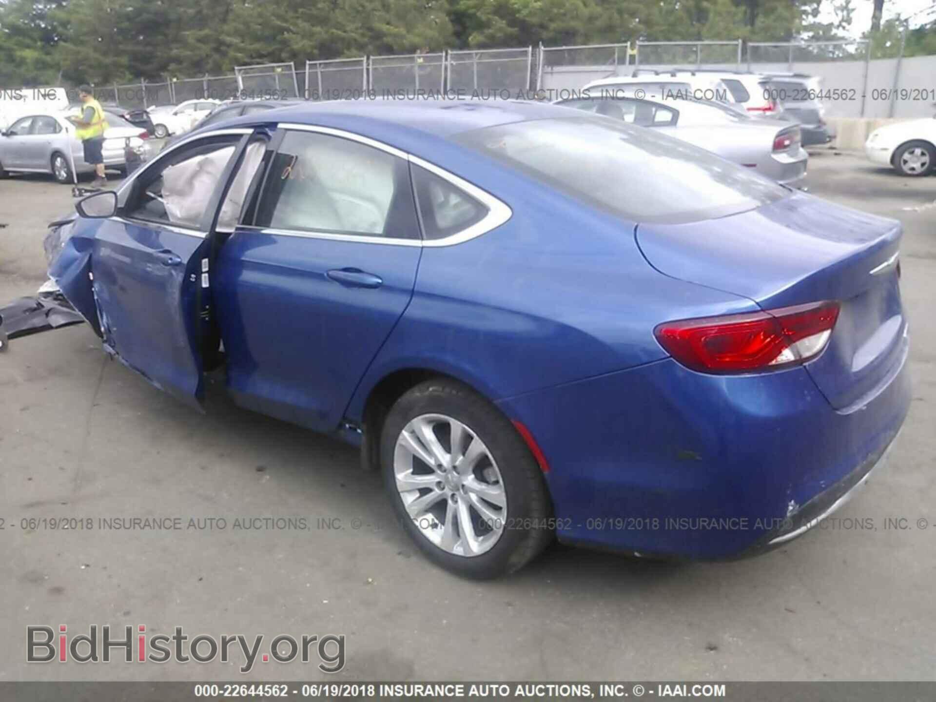 2015 Chrysler 200 - VIN: 1C3CCCAB0FN636858 - Photo 3