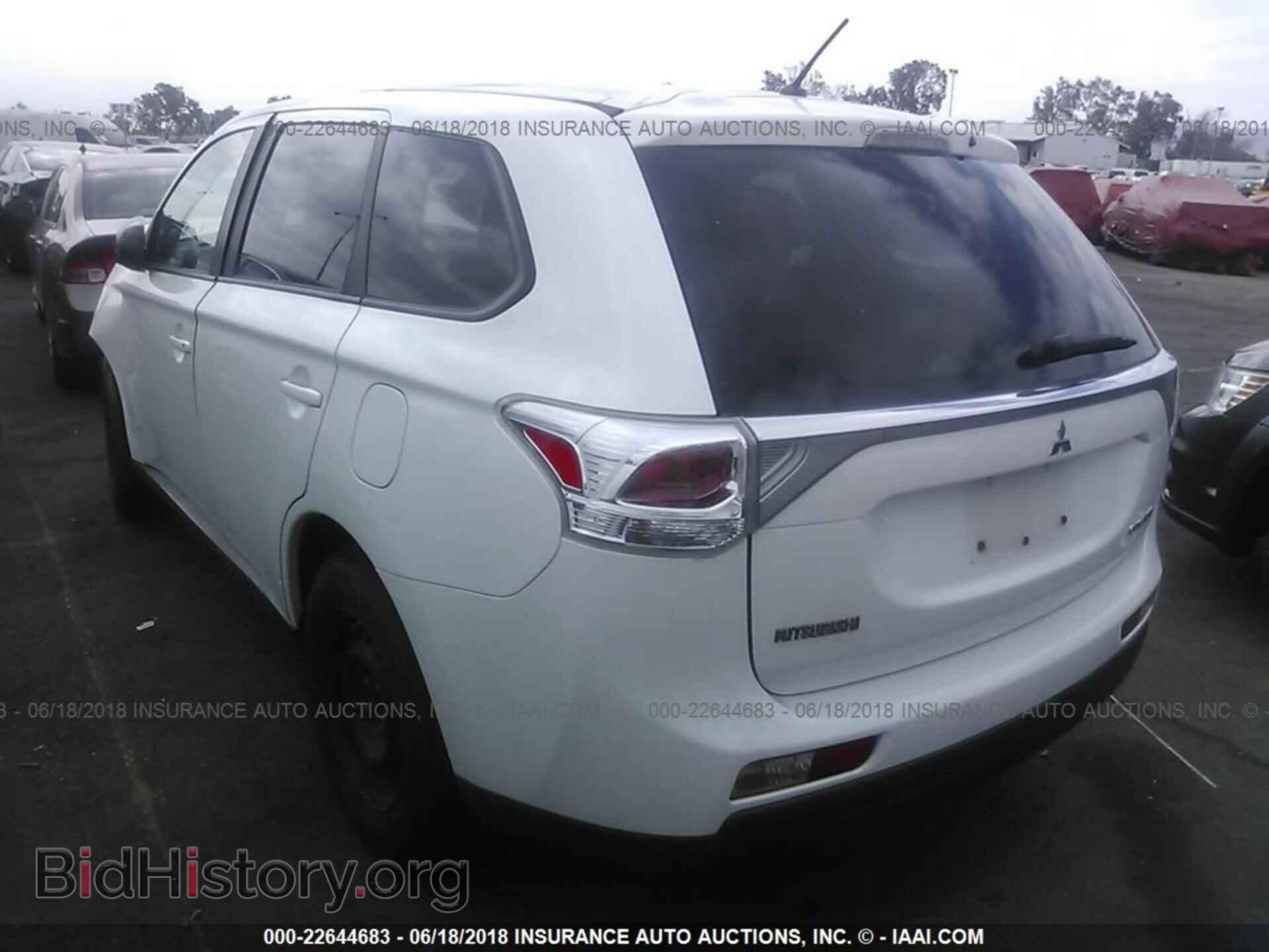 2014 Mitsubishi Outlander - VIN: JA4AD2A32EZ011480 - Фото 3