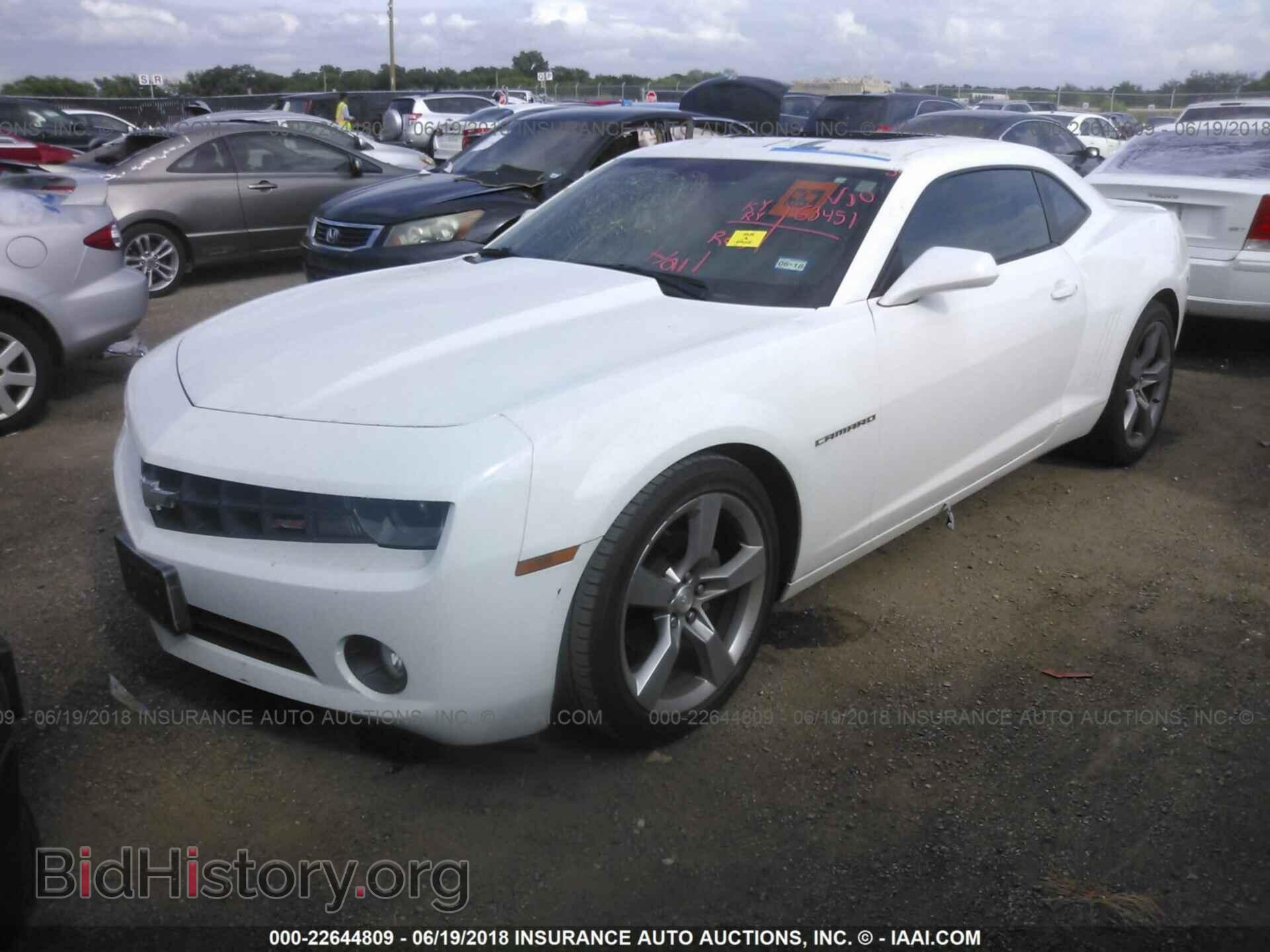 2011 Chevrolet Camaro - VIN: 2G1FB1ED1B9209111 - Фото 2