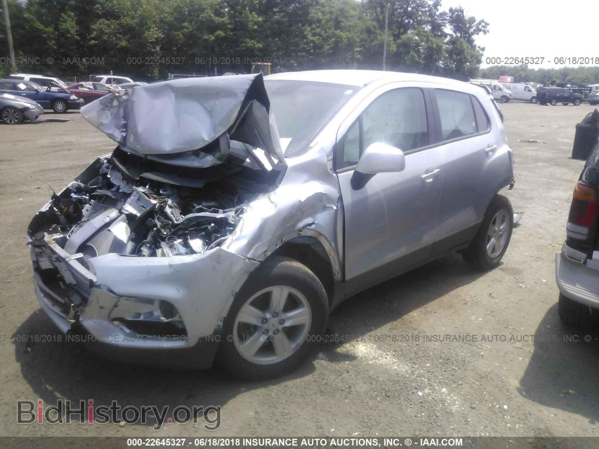 2017 Chevrolet Trax - VIN: KL7CJNSB3HB057831 - Фото 2