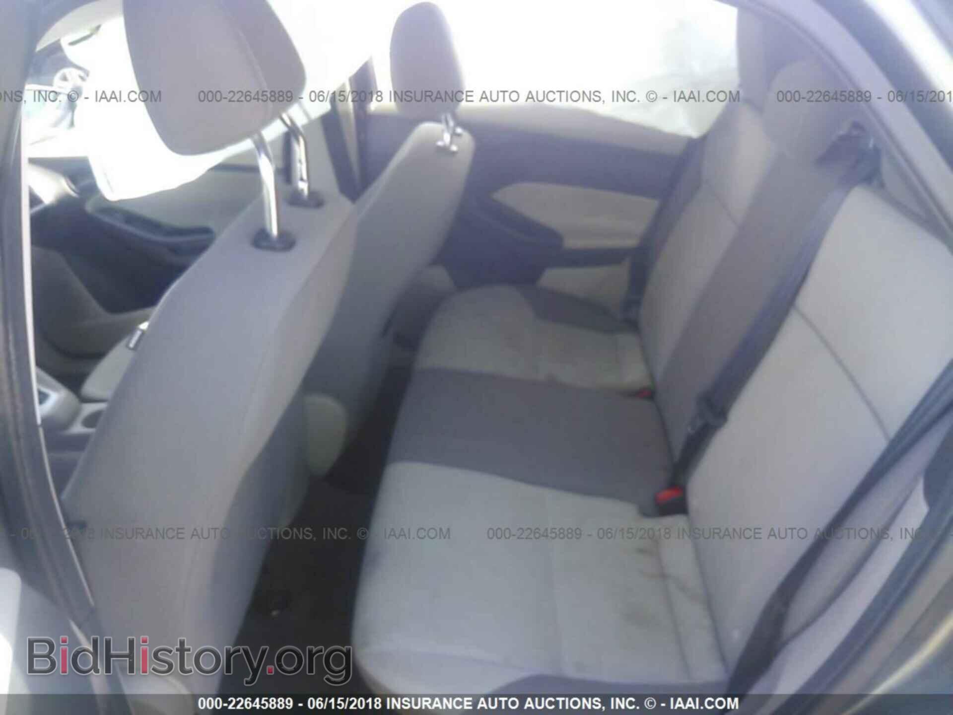2012 Ford Focus - VIN: 1FAHP3K28CL127991 - Photo 8