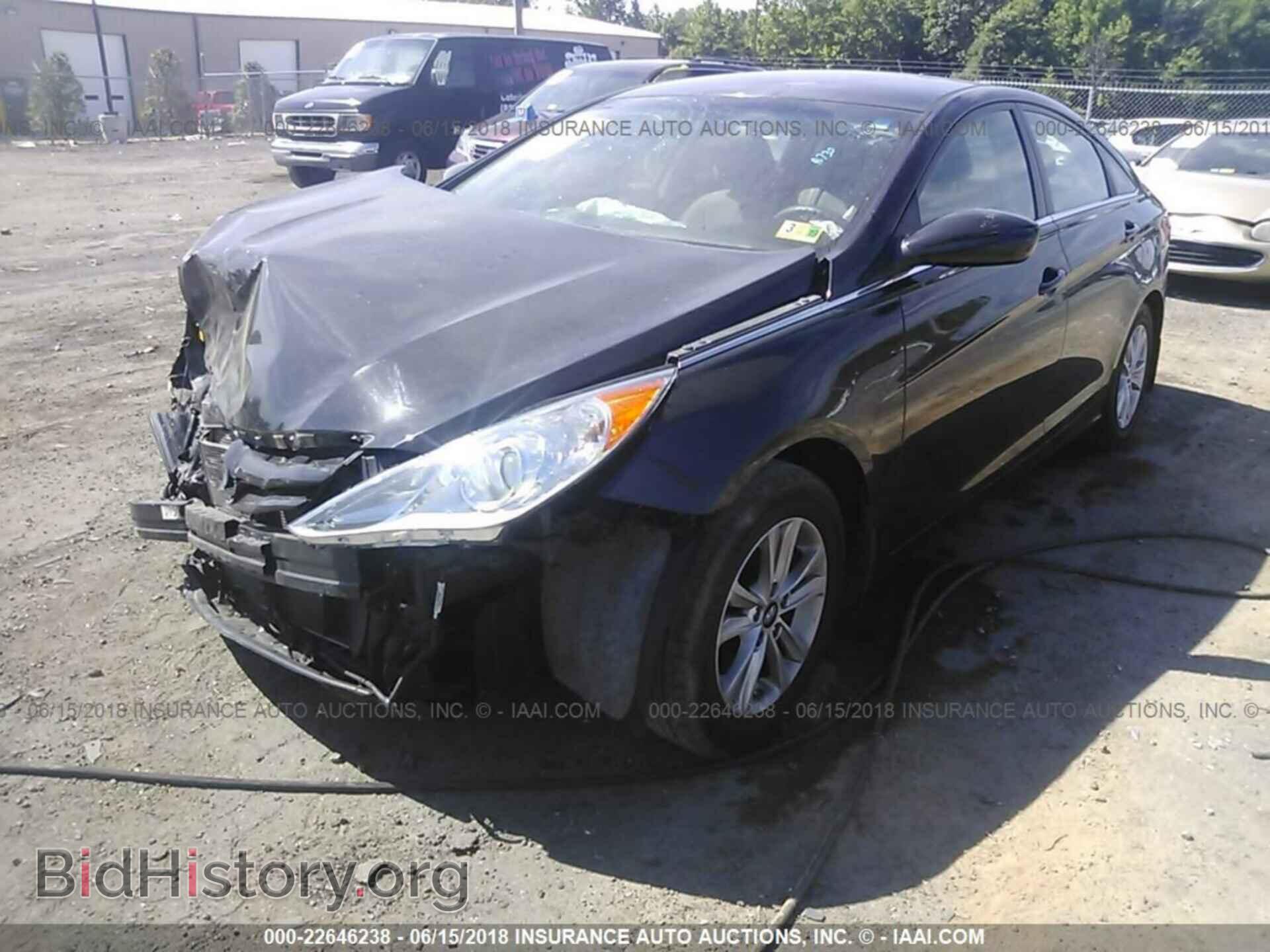 2012 Hyundai Sonata - VIN: 5NPEB4AC8CH411136 - Фото 2