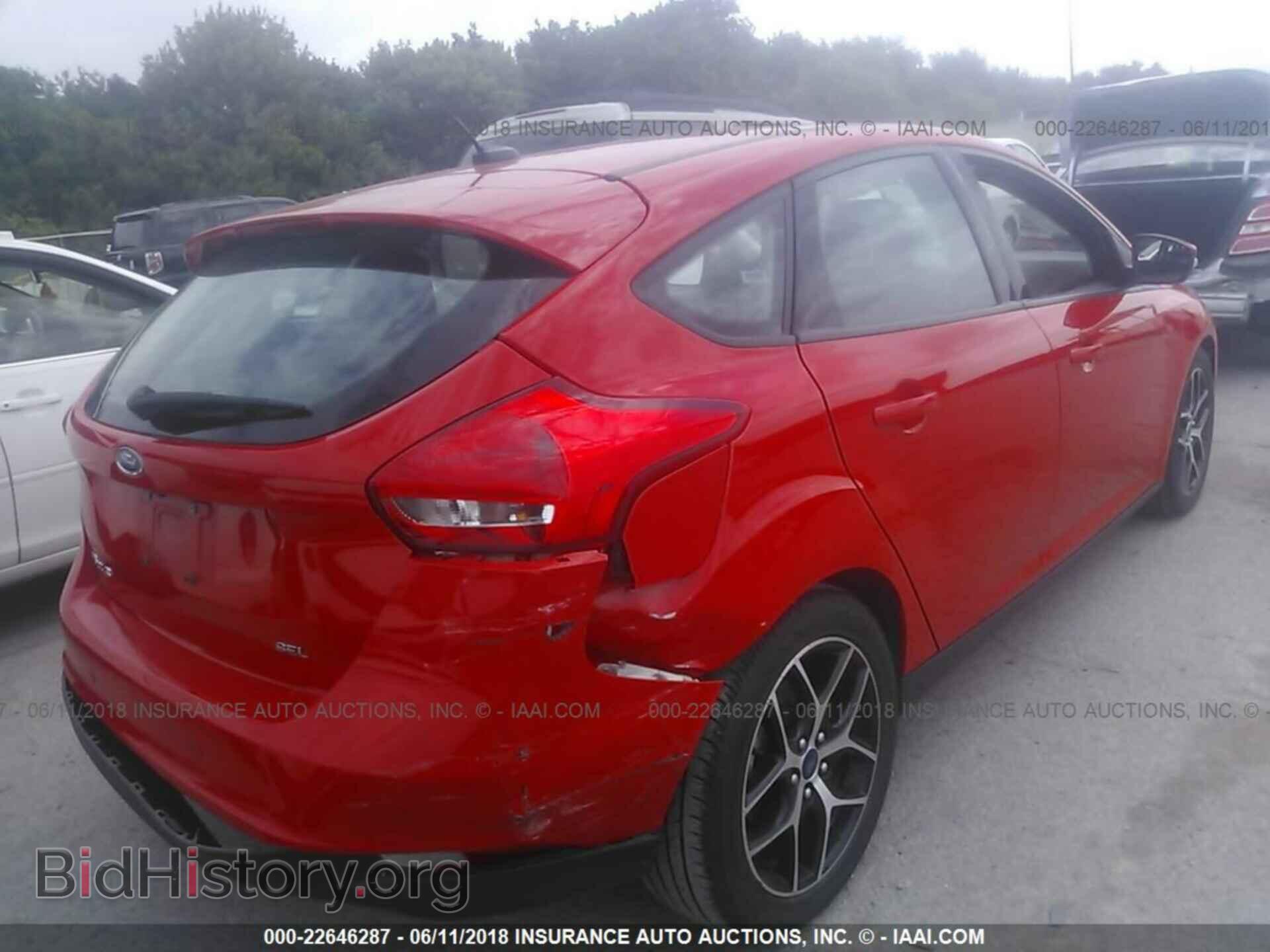 2017 Ford Focus - VIN: 1FADP3M2XHL232051 - Photo 4