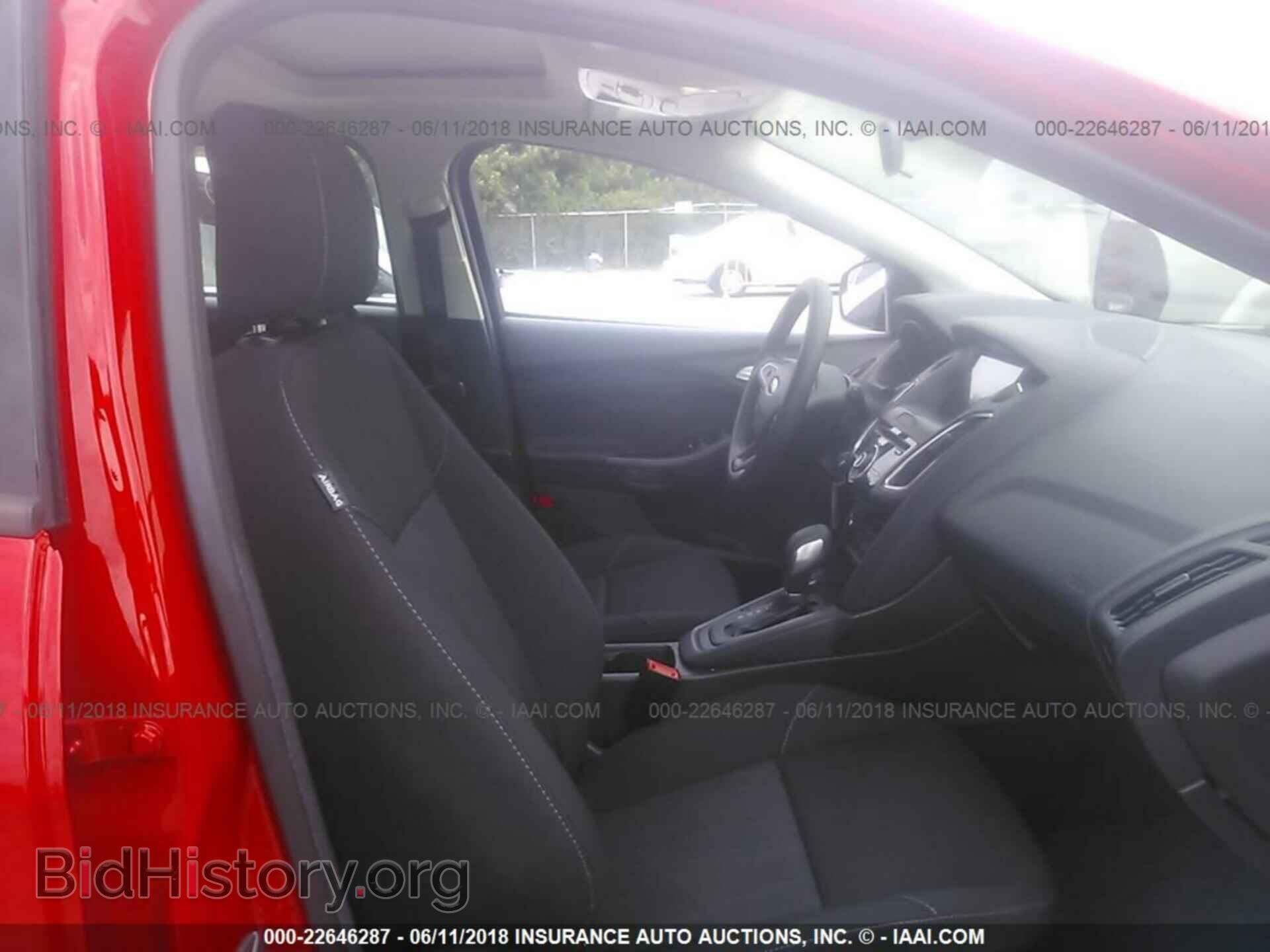 2017 Ford Focus - VIN: 1FADP3M2XHL232051 - Photo 5