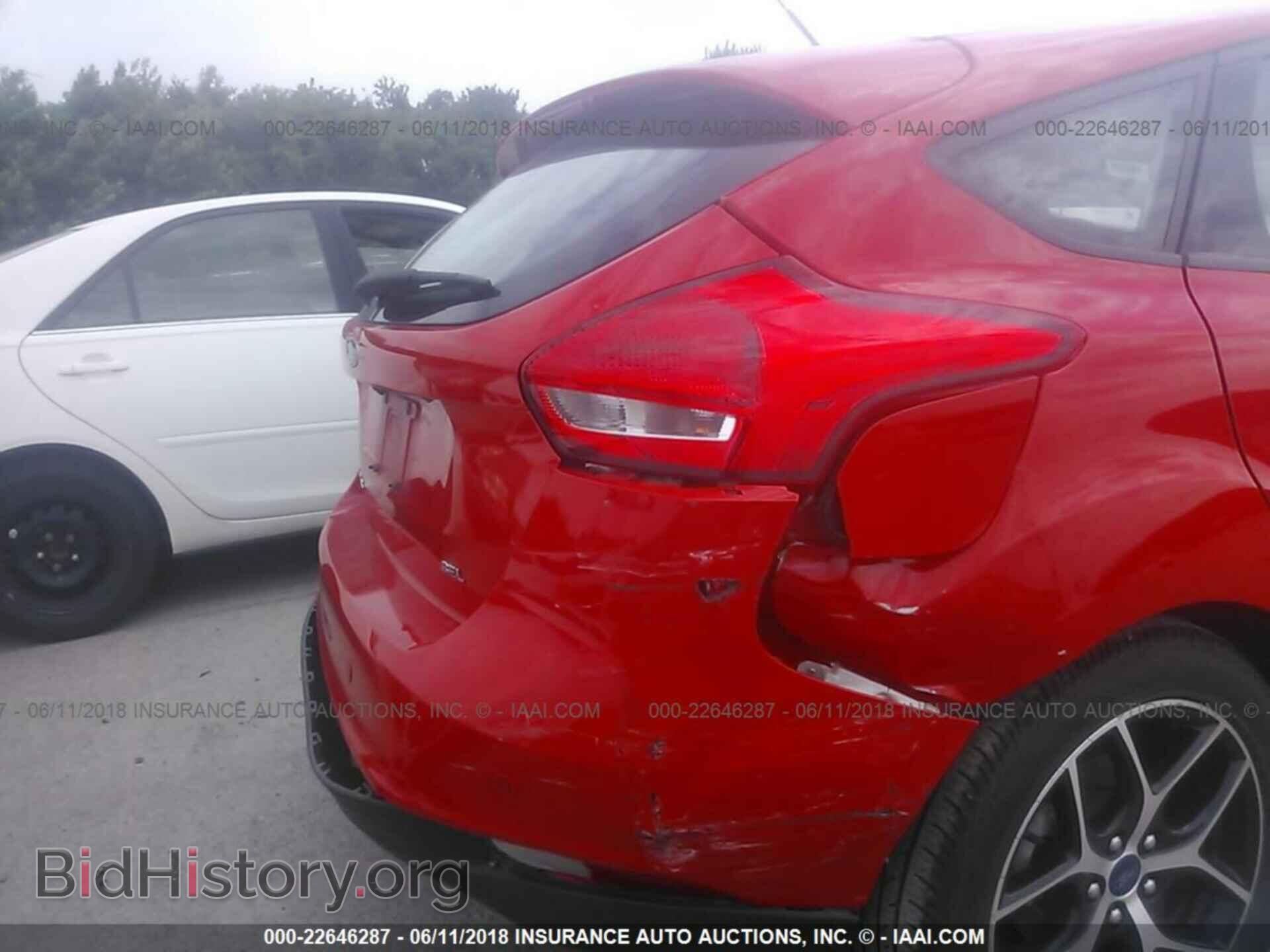 2017 Ford Focus - VIN: 1FADP3M2XHL232051 - Photo 6