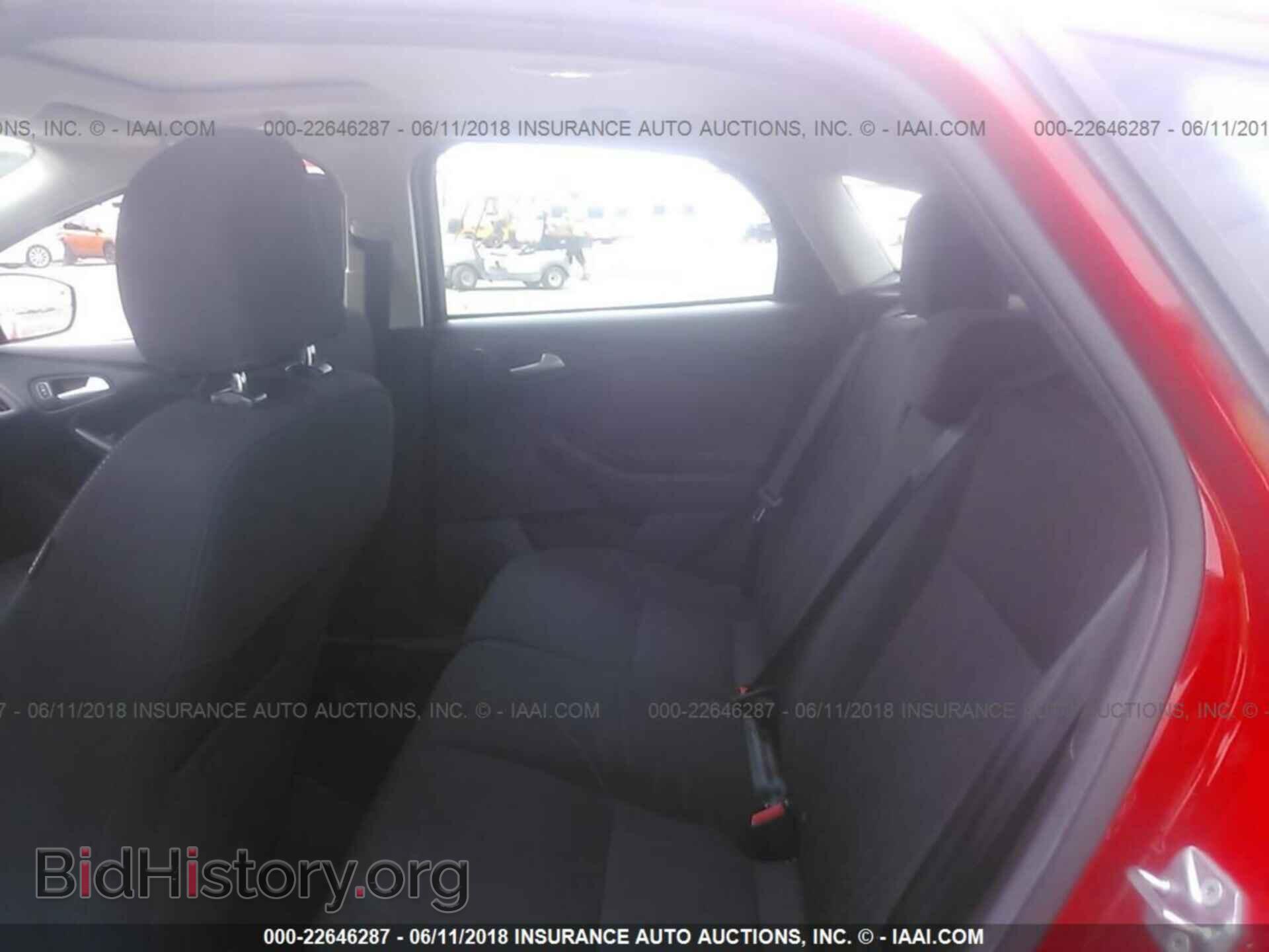 2017 Ford Focus - VIN: 1FADP3M2XHL232051 - Photo 8