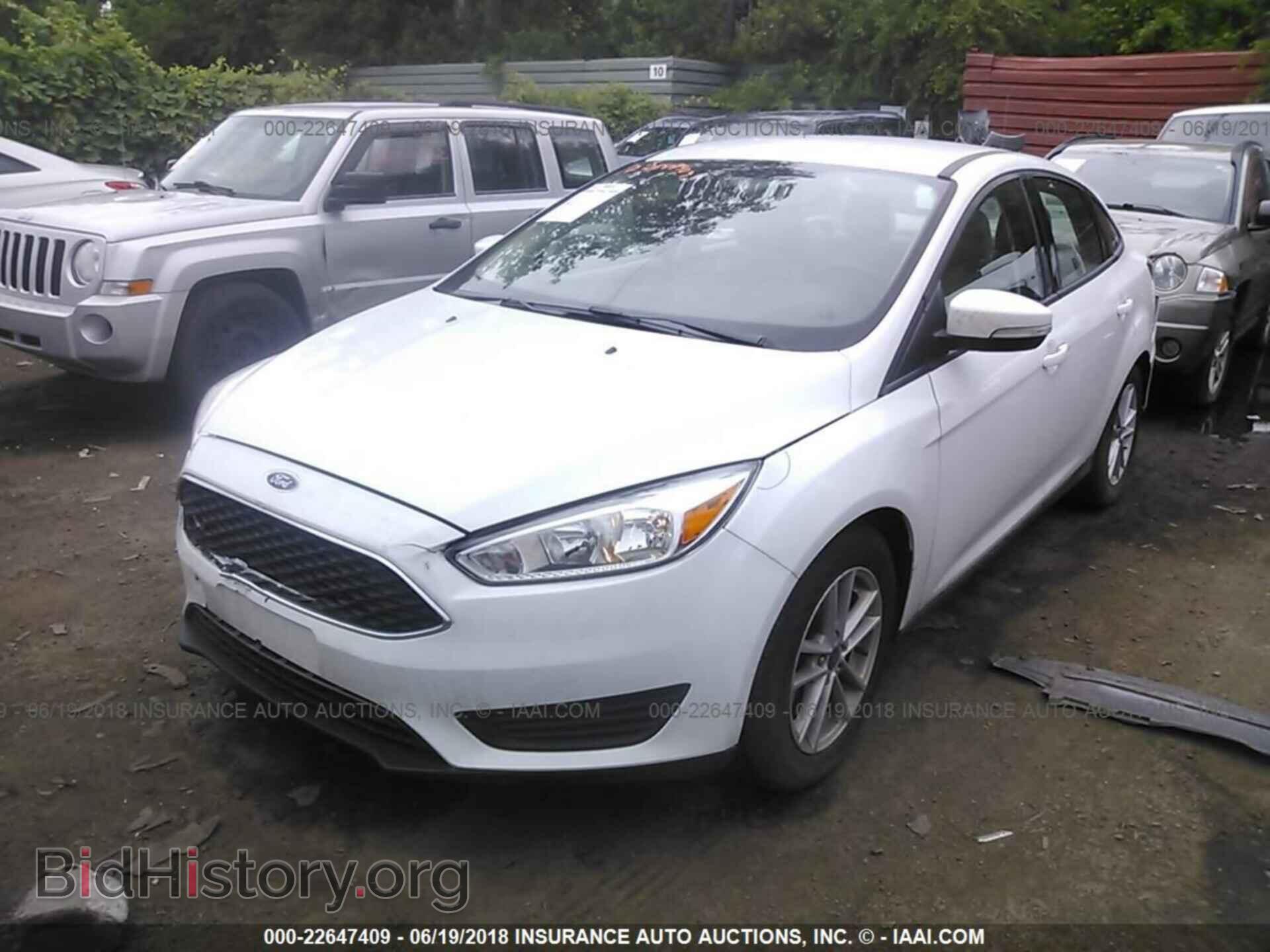2017 Ford Focus - VIN: 1FADP3F2XHL295342 - Photo 2