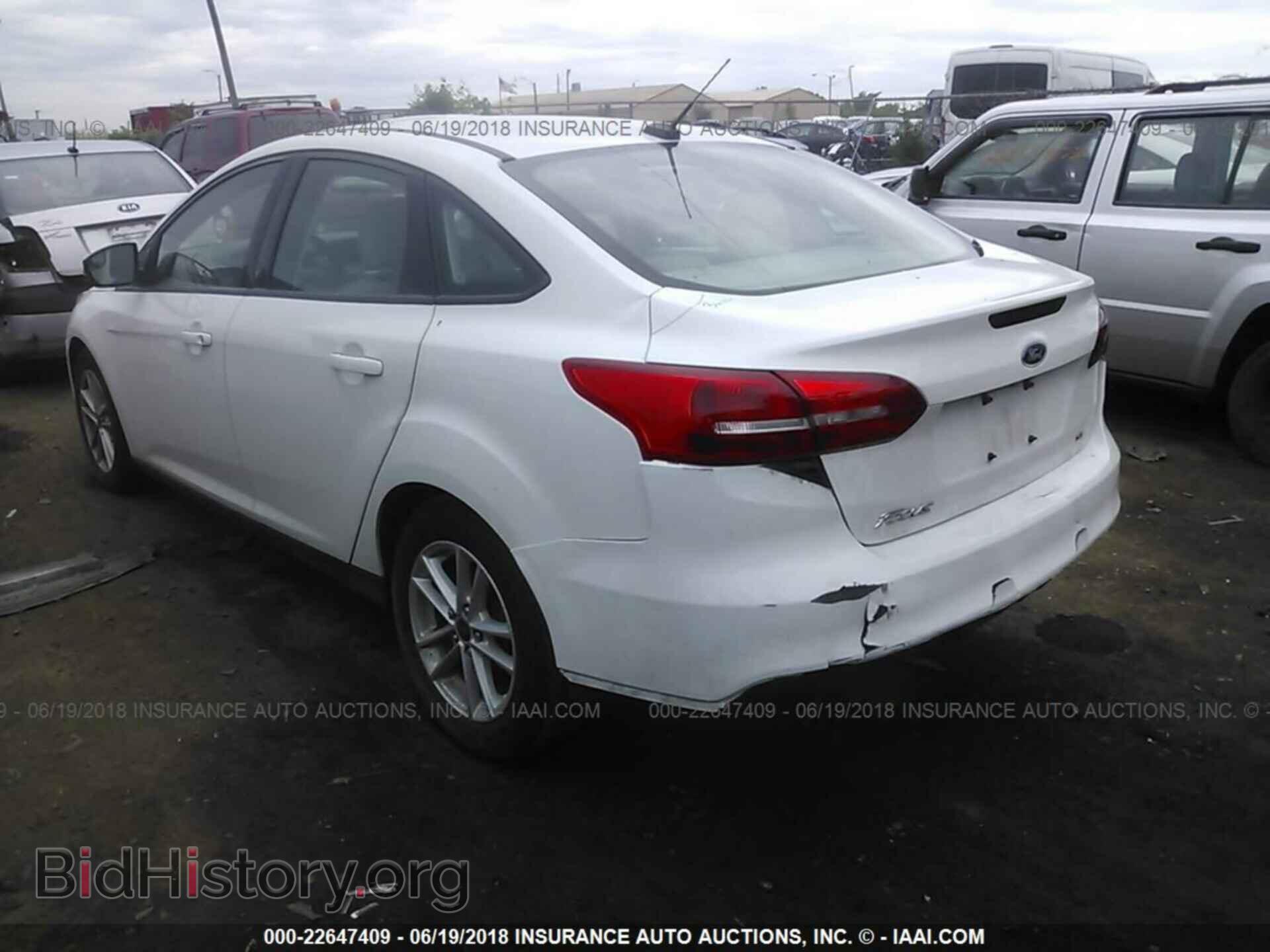 2017 Ford Focus - VIN: 1FADP3F2XHL295342 - Photo 3