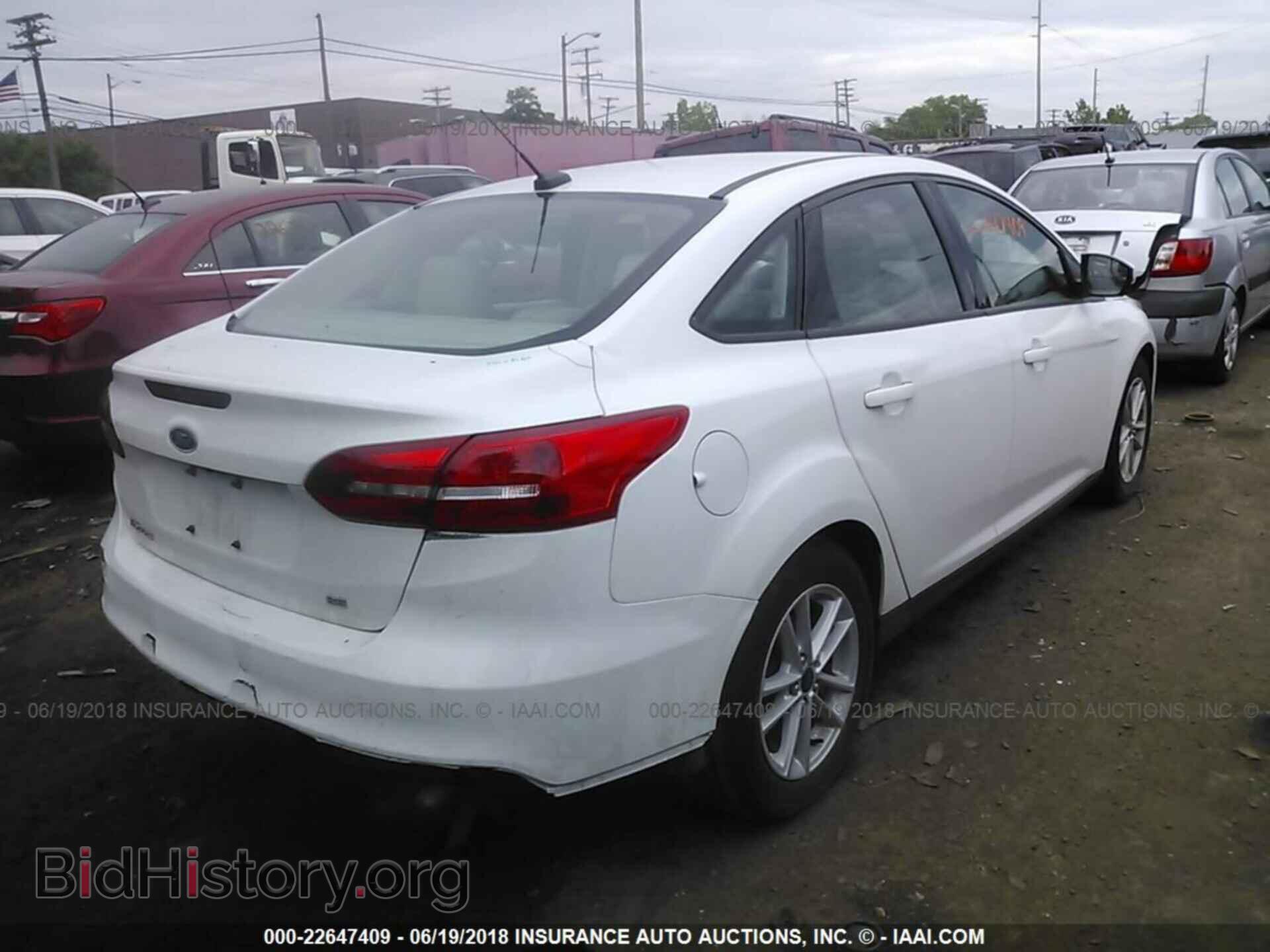 2017 Ford Focus - VIN: 1FADP3F2XHL295342 - Photo 4