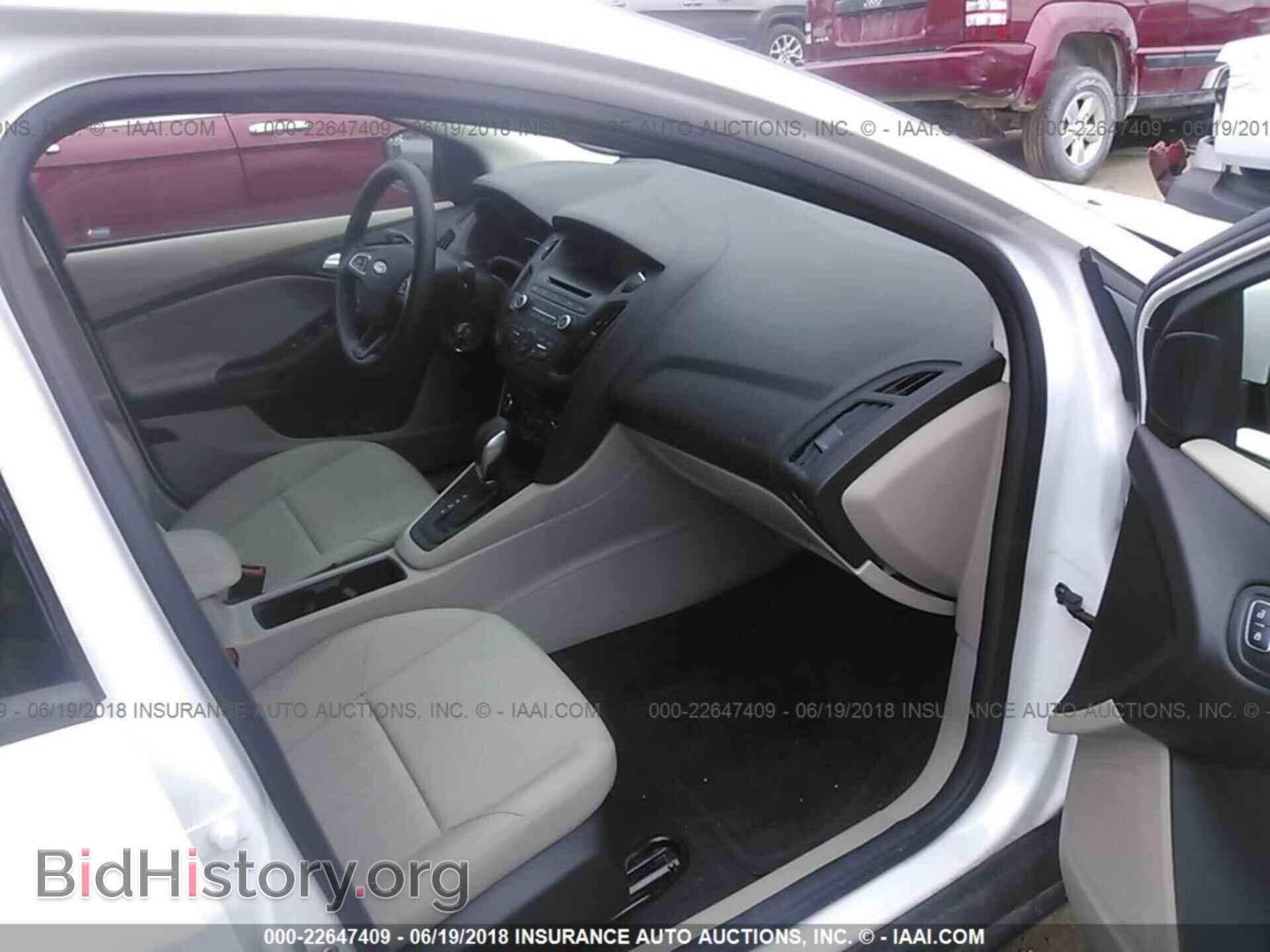 2017 Ford Focus - VIN: 1FADP3F2XHL295342 - Photo 5