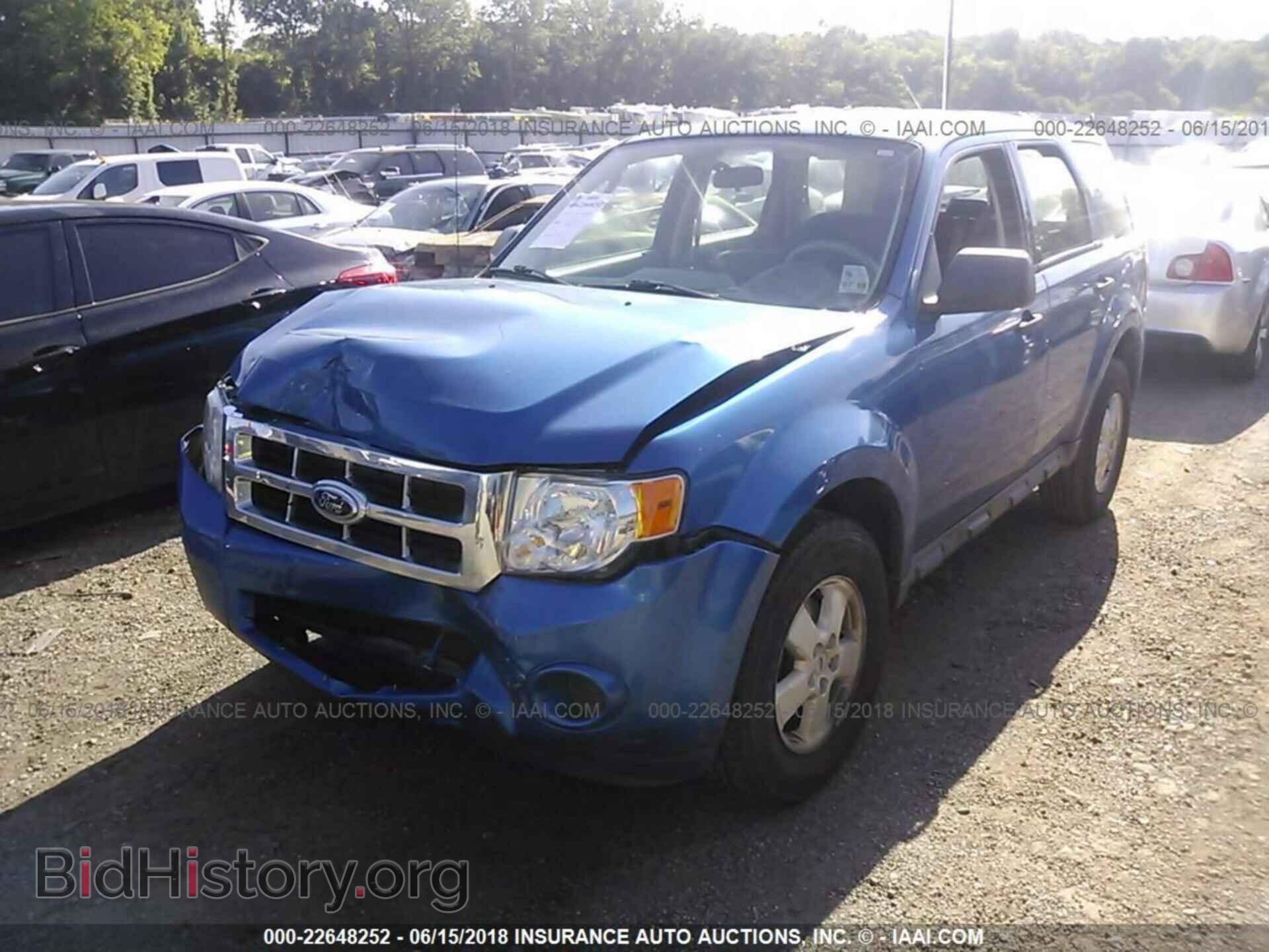 2011 Ford Escape - VIN: 1FMCU0C77BKA07248 - Photo 2