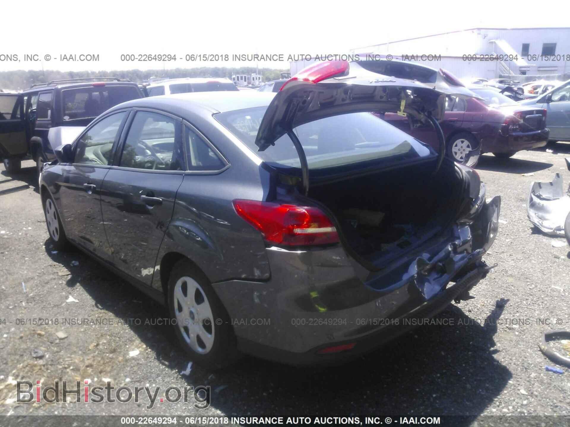 2016 Ford Focus - VIN: 1FADP3E21GL335775 - Photo 3