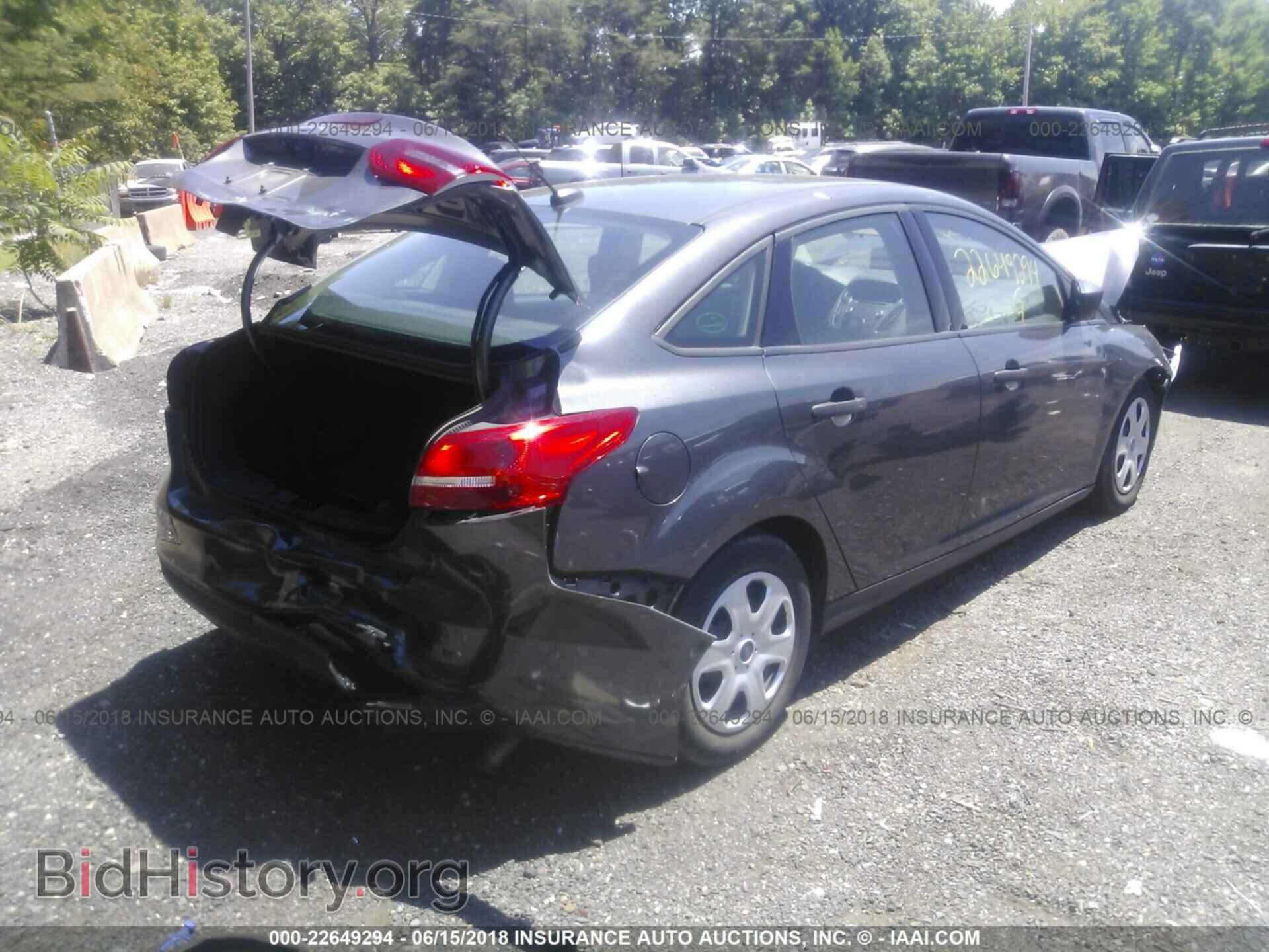 2016 Ford Focus - VIN: 1FADP3E21GL335775 - Photo 4