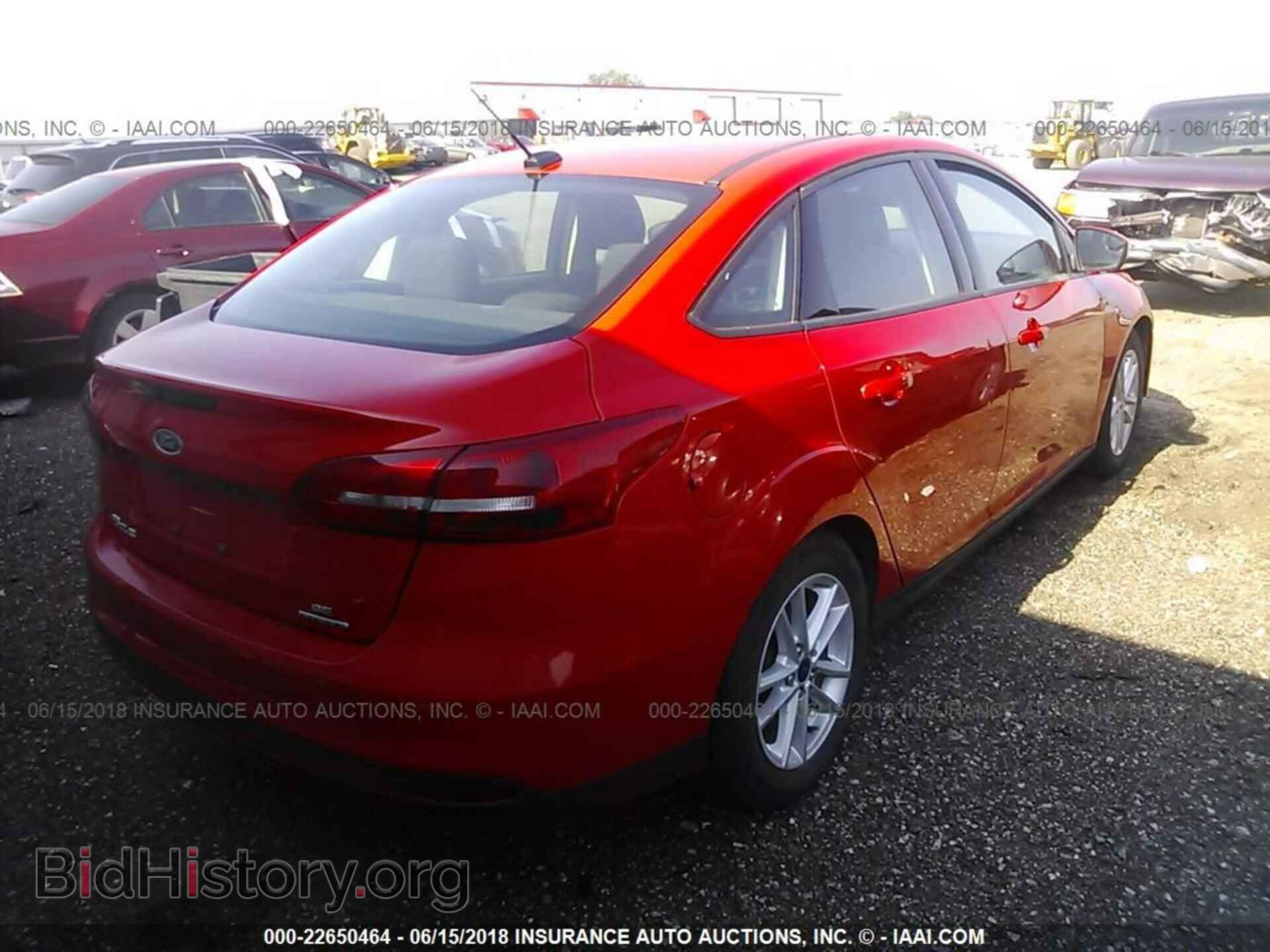 2016 Ford Focus - VIN: 1FADP3F22GL361087 - Photo 4