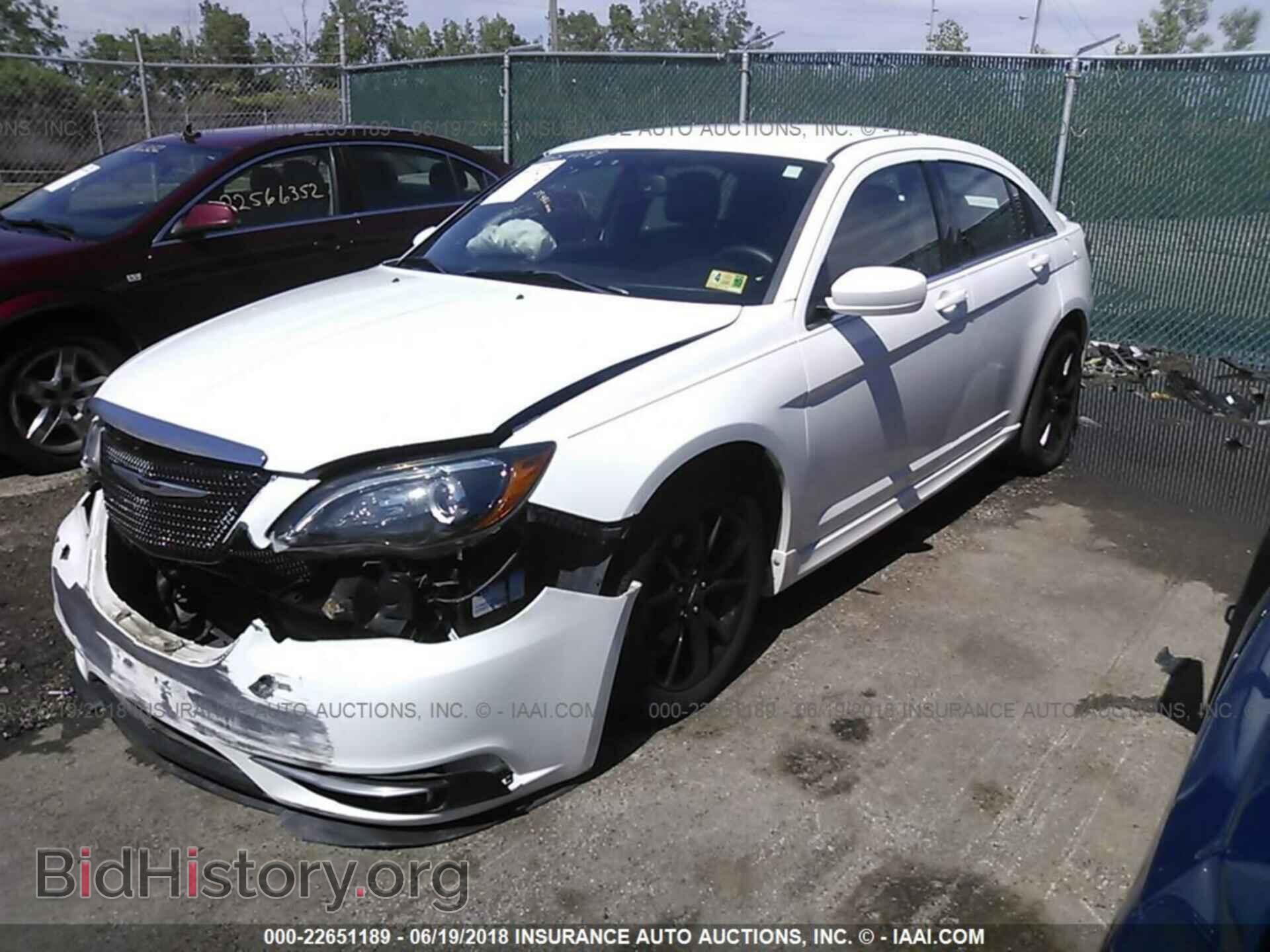 2013 Chrysler 200 - VIN: 1C3CCBCGXDN754755 - Photo 2