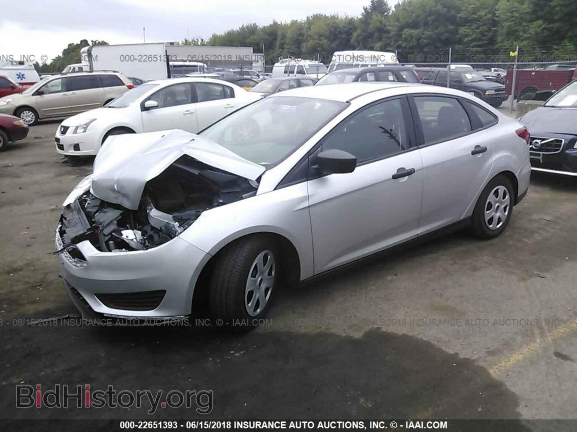 2015 Ford Focus - VIN: 1FADP3E27FL377981 - Photo 2